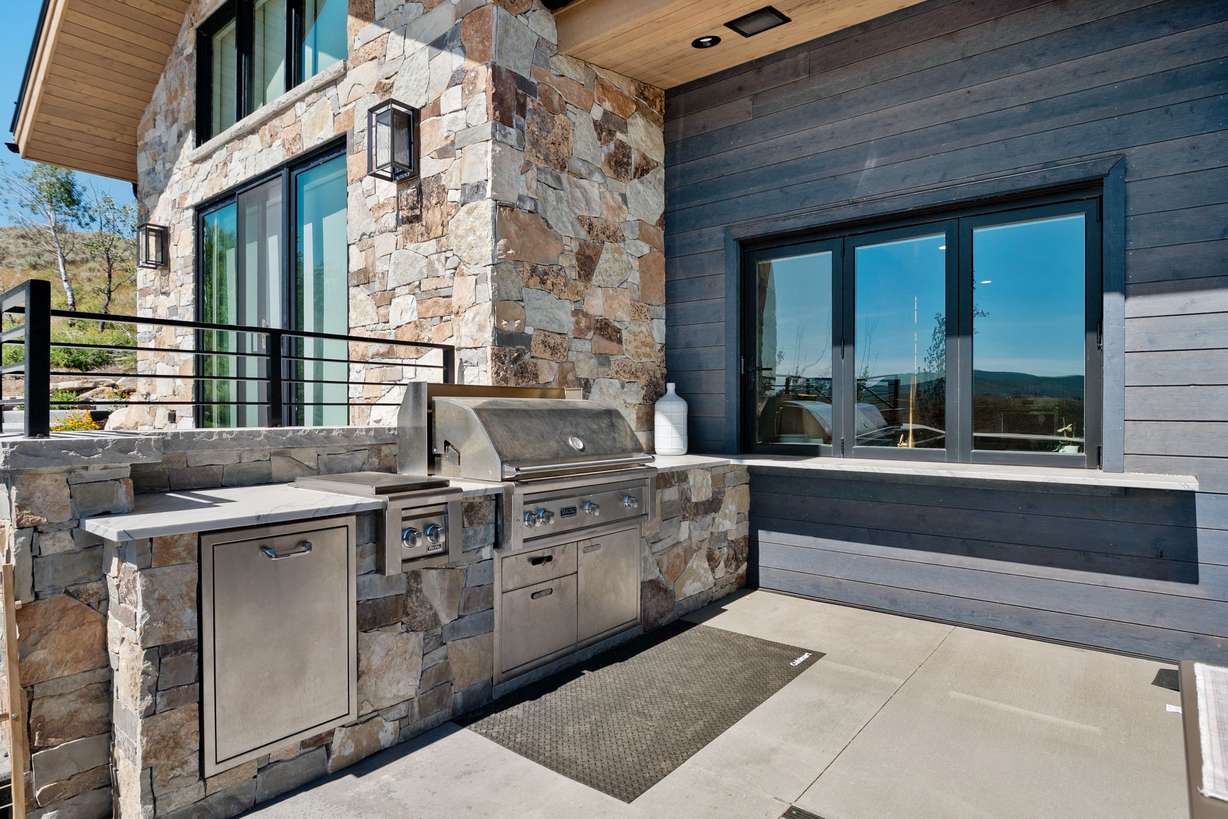 Key emerging trends in kitchen countertop design for 2025