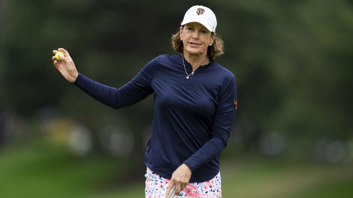 Juli Inkster, of the United States, reacts towards the crowd after finishing the first hole during the first round of the LPGA Portland Classic golf tournament at Columbia Edgewater in Portland, Ore., Thursday, Aug. 14, 2025.