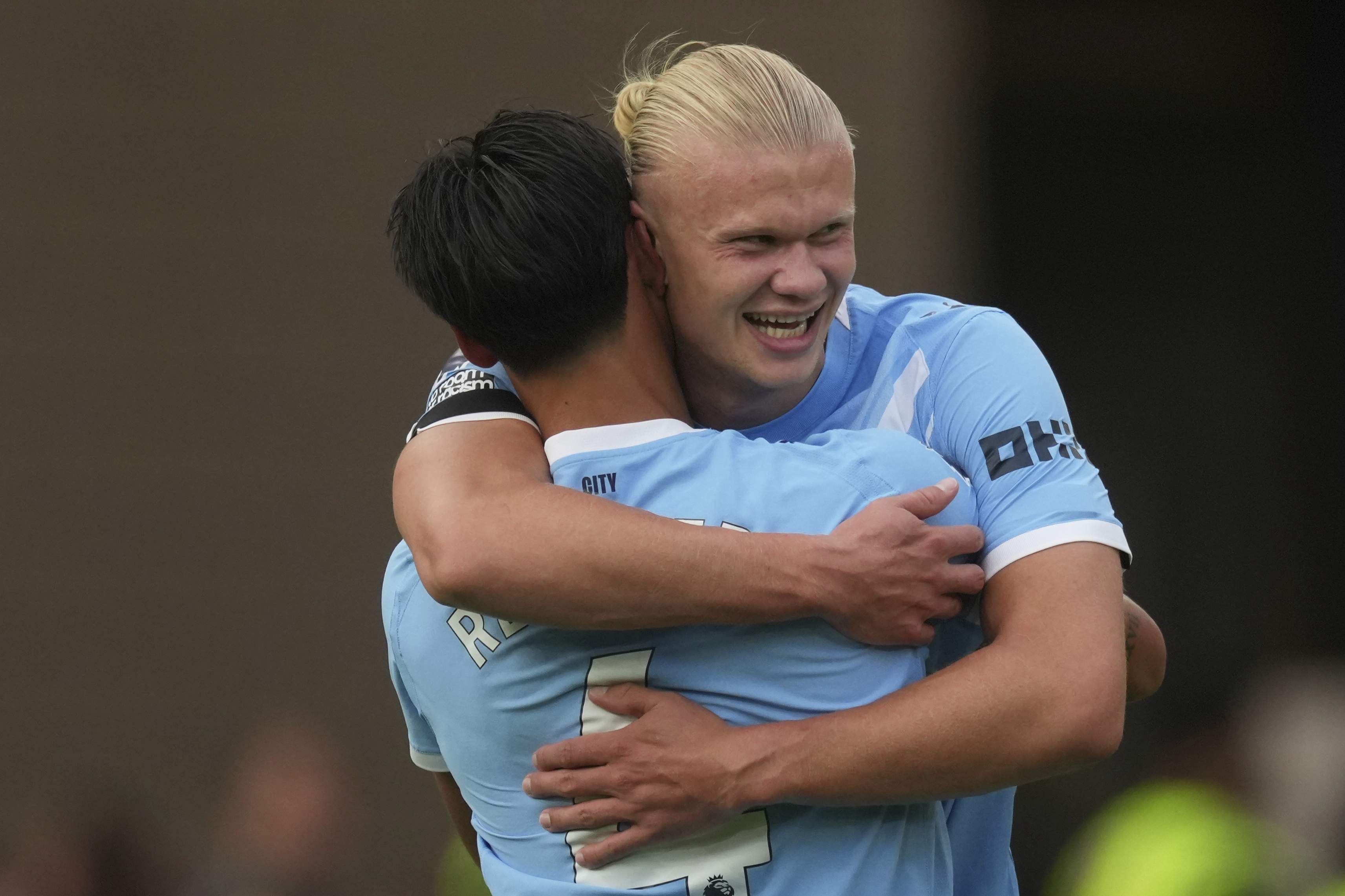 Manchester City's Erling Haaland, right, celebrates with Manchester City's Tijjani Reijnders after scoring his sides third goal during the English Premier League soccer match between Wolverhampton Wanderers and Manchester City at Molineux Stadium, Wolverhampton, England, Saturday, Aug. 16, 2025. 