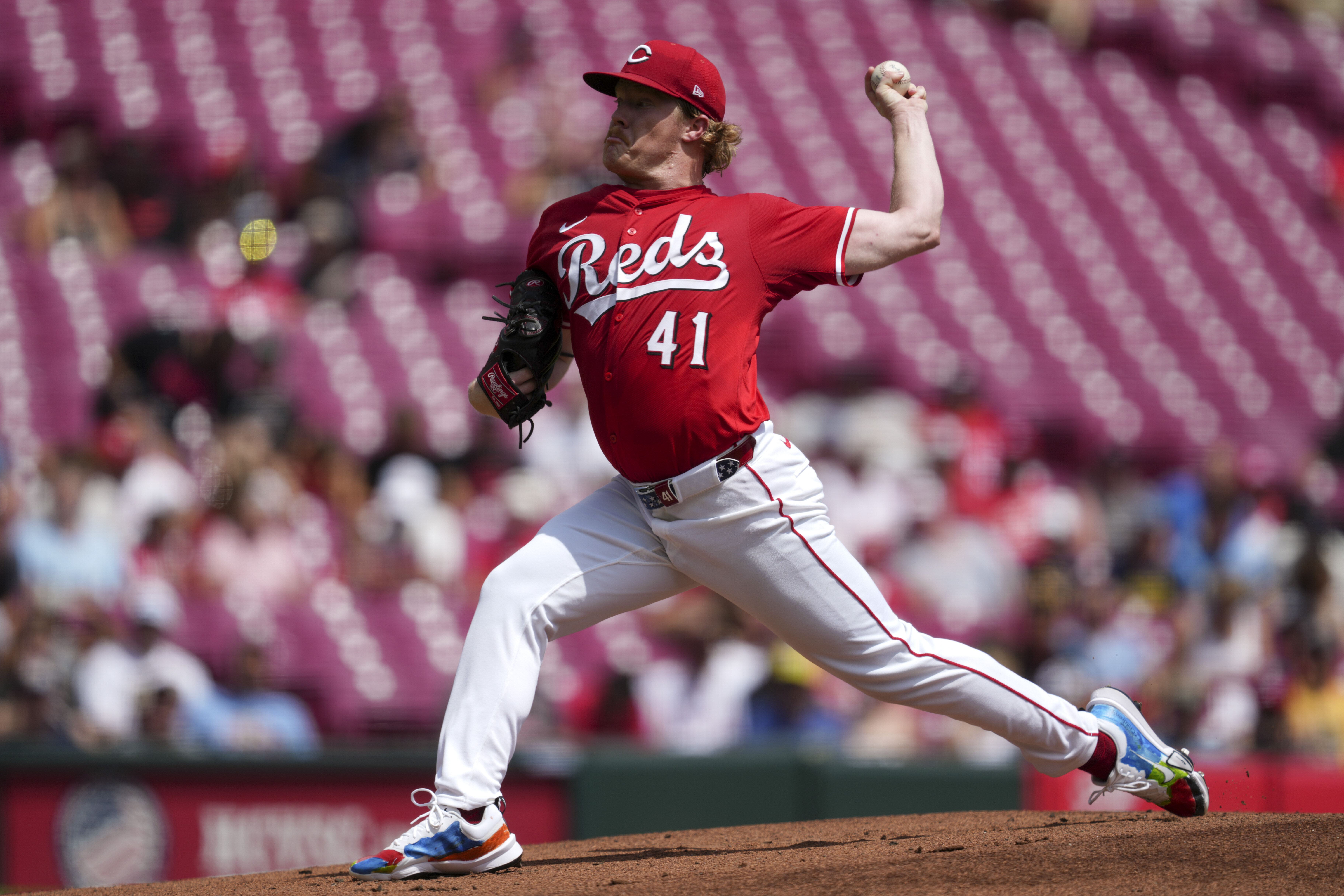 Cincinnati Reds pitcher Andrew Abbott throws in the first inning of a baseball game against the Milwaukee Brewers, Sunday, Aug. 17, 2025, in Cincinnati. 