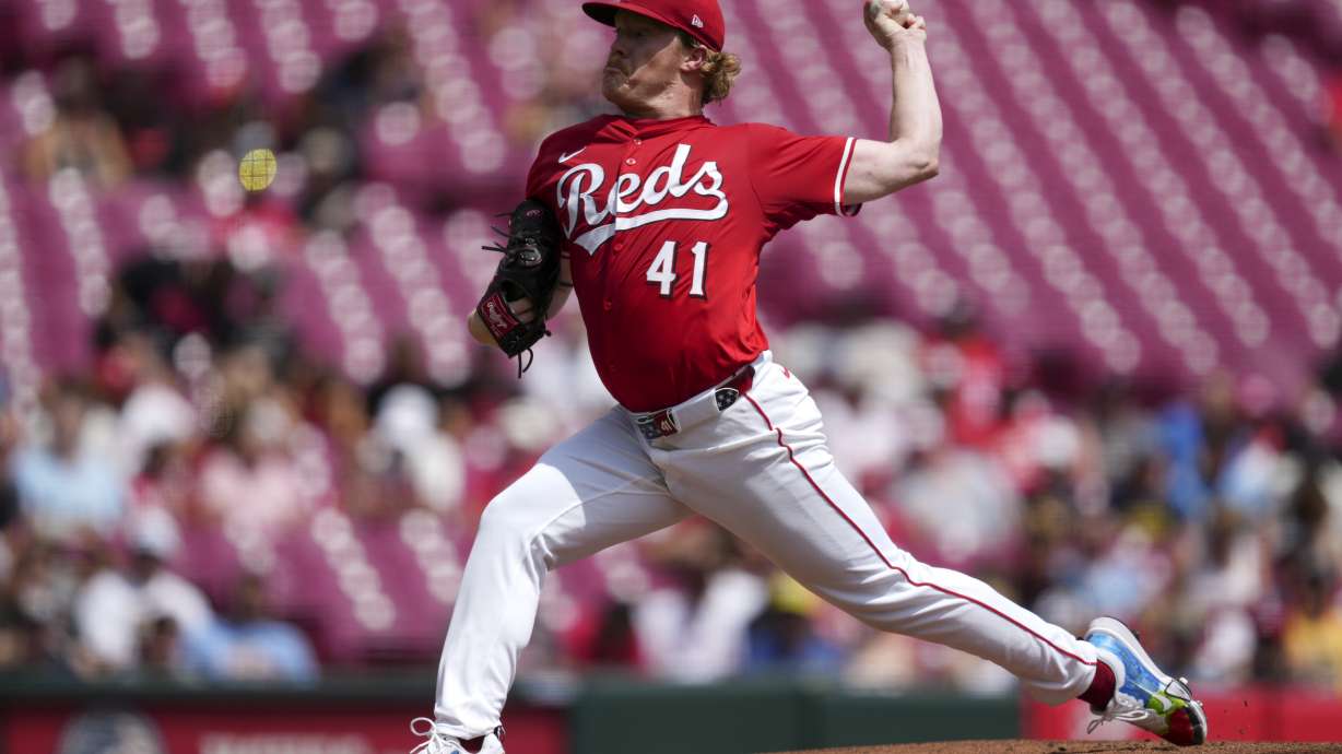 Cincinnati Reds pitcher Andrew Abbott throws in the first inning of a baseball game against the Milwaukee Brewers, Sunday, Aug. 17, 2025, in Cincinnati.