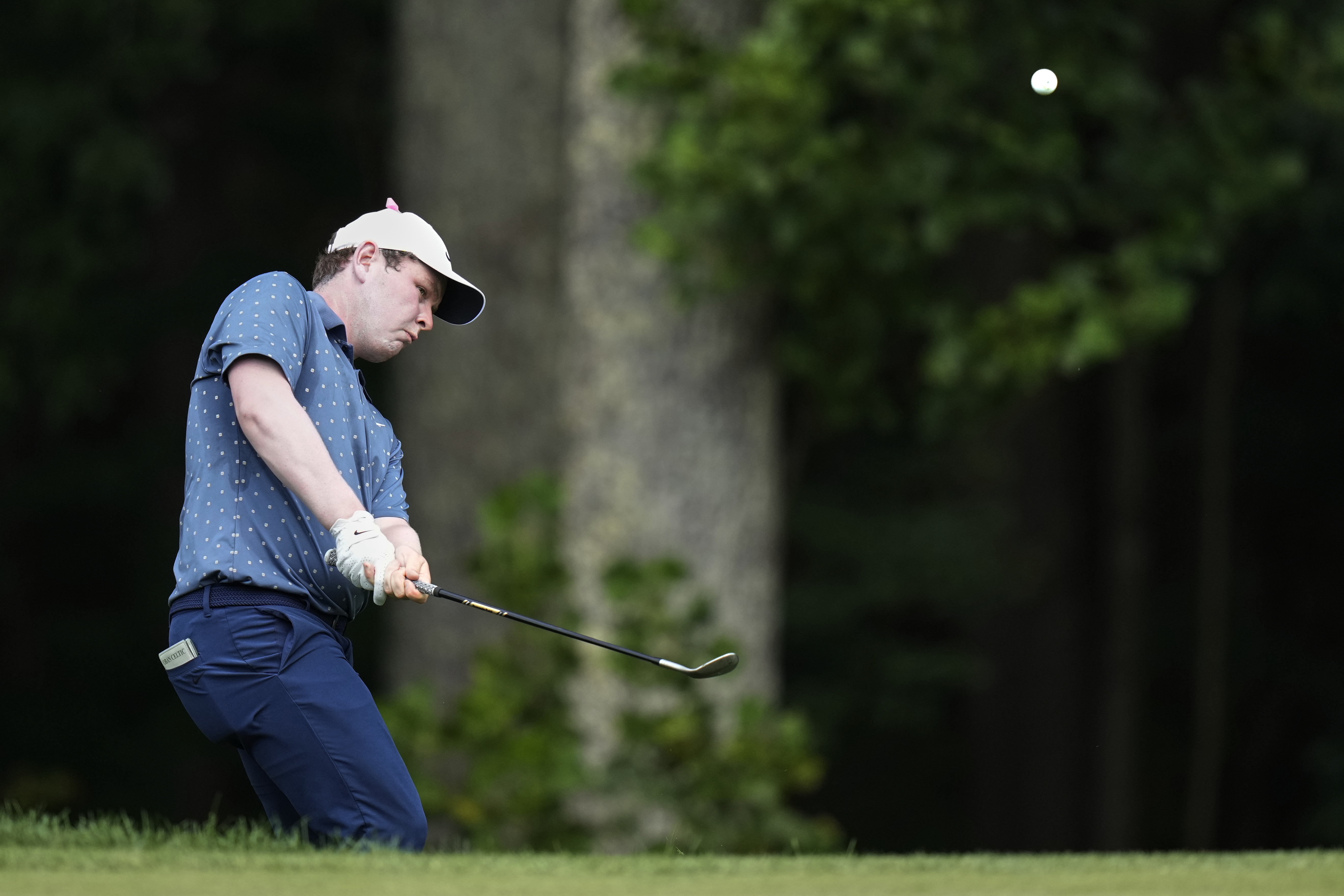Robert MacIntyre, of Scotland, chips onto the second green during the final round of the BMW Championship golf tournament Sunday, Aug. 17, 2025, in Owings Mills, Md. 