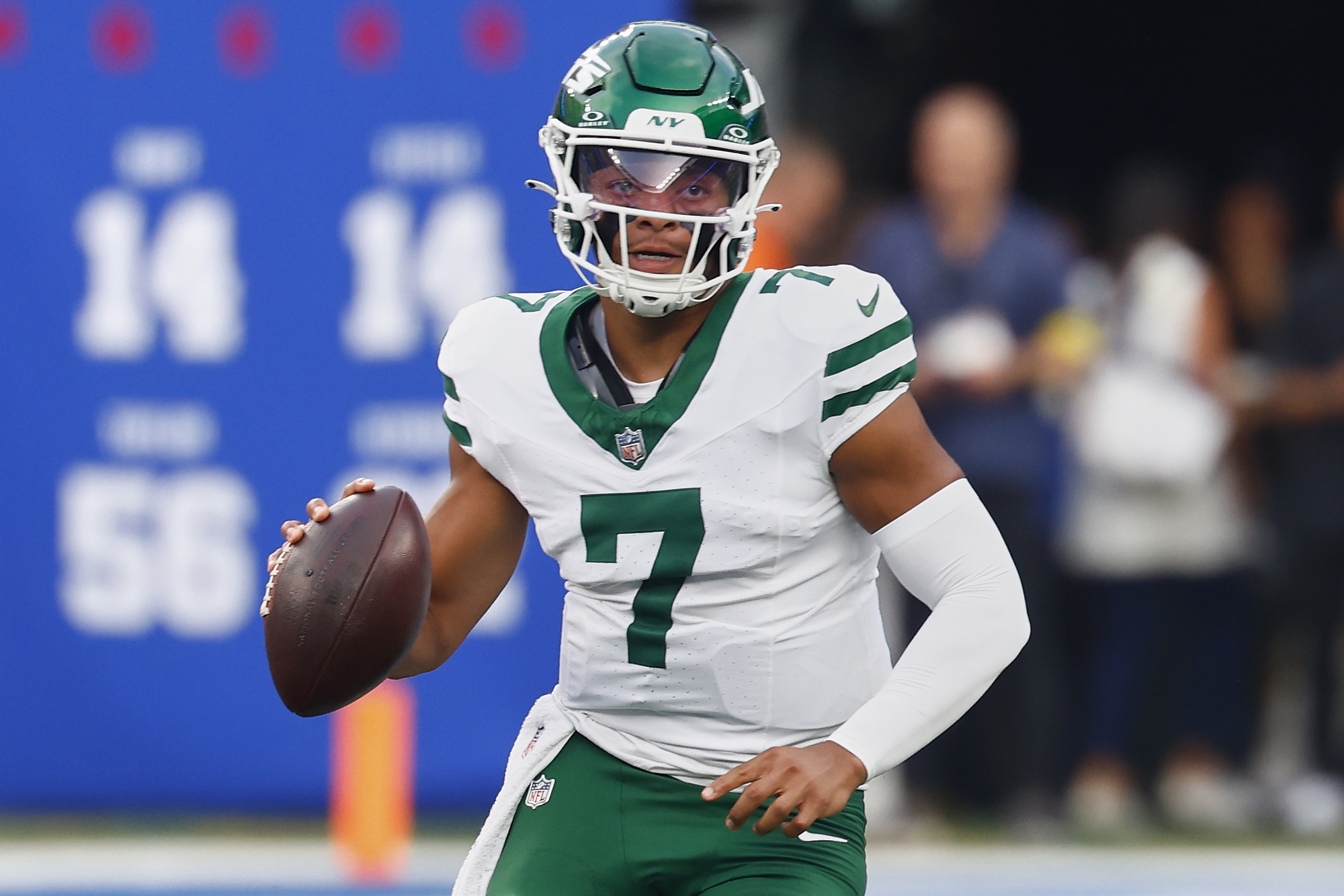 New York Jets quarterback Justin Fields (7) looks to pass against the New York Giants during the first quarter of an NFL football game, Saturday, Aug. 16, 2025, in East Rutherford, N.J. 