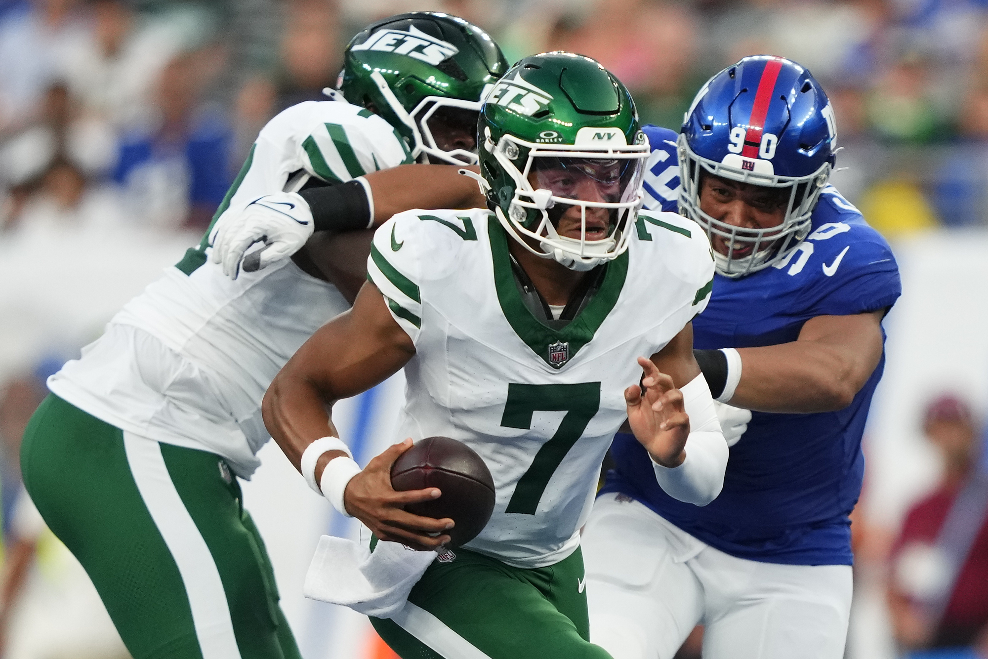 New York Jets quarterback Justin Fields (7) carries the ball against the New York Giants during the first quarter of an NFL football game, Saturday, Aug. 16, 2025, in East Rutherford, N.J. 