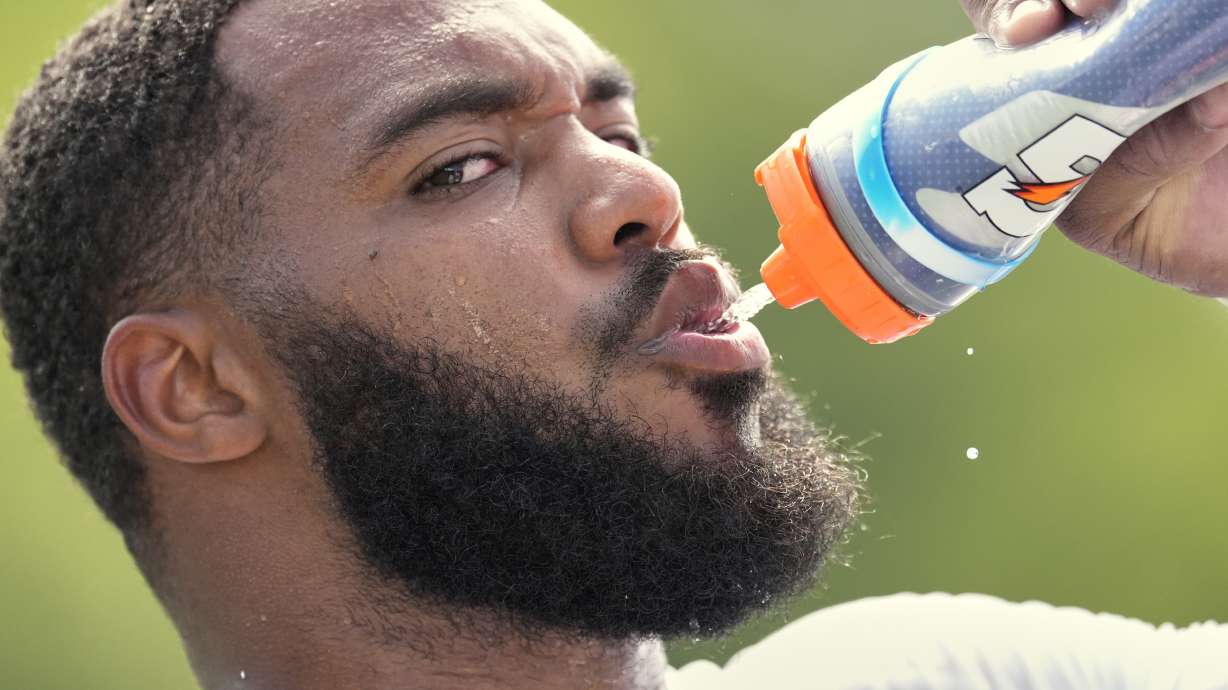 Tennessee Titans defensive tackle Jeffery Simmons takes a drink of water after practice at the team's NFL football training camp Tuesday, July 29, 2025, in Nashville, Tenn.