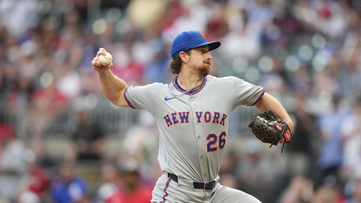 New York Mets pitcher Nolan McLean (26) delivers in the first inning of a baseball game against the Atlanta Braves, Friday, Aug. 22, 2025, in Atlanta.