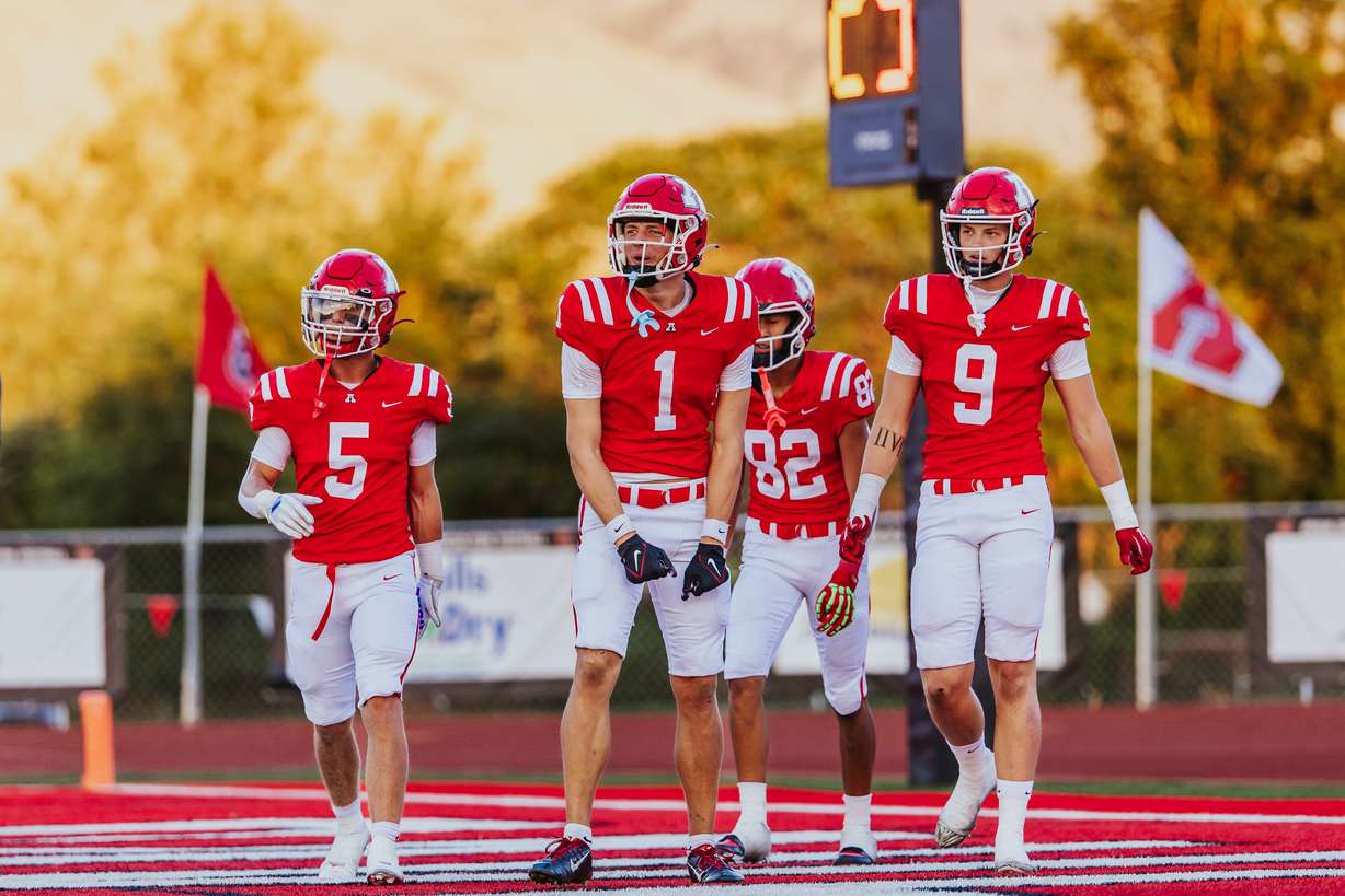American Fork's David Dean celebrates a touchdown during the Cavemen's 48-25 win over Timpview during a Utah high school football game, Friday, Aug. 22, 2025 in American Fork.