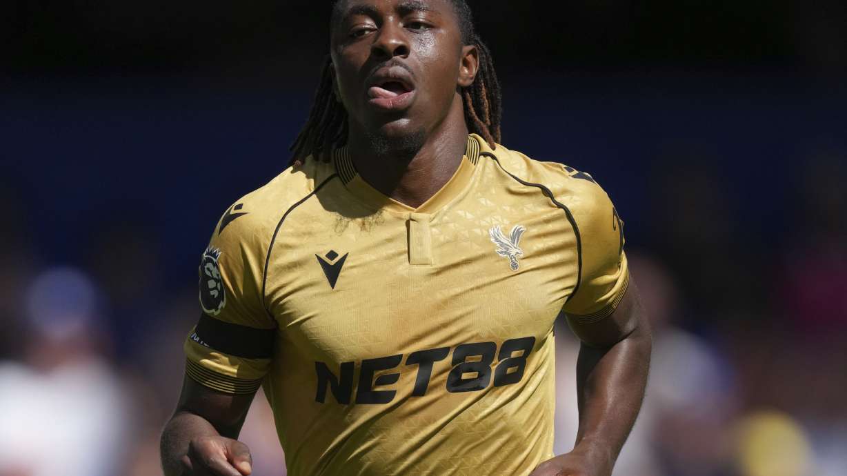 Crystal Palace's Eberechi Eze reacts during the Premier League soccer match between Chelsea and Crystal Palace in London, Sunday, Aug. 17, 2025.