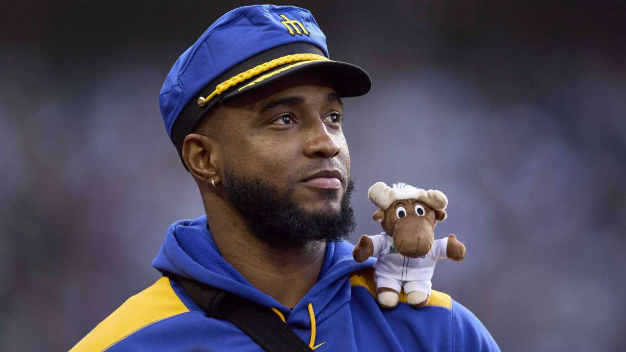 ARCHIVO - Víctor Robles, de los Marineros de Seattle, durante un juego contra los Marlins de Miami, el 25 de abril de 2025, en Seattle.