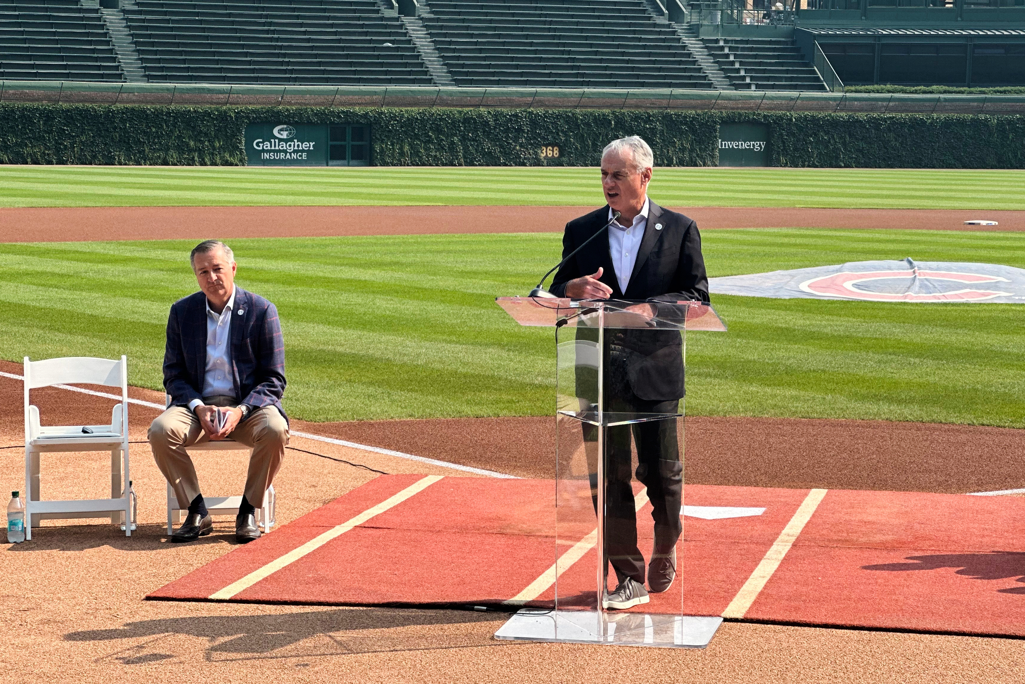 MLB commissioner Rob Manfred announces that Wrigley Field will host the 2027 All-Star Game as Chicago Cubs chairman Tom Ricketts looks on during a baseball news conference Friday, Aug. 1, 2025, in Chicago. 