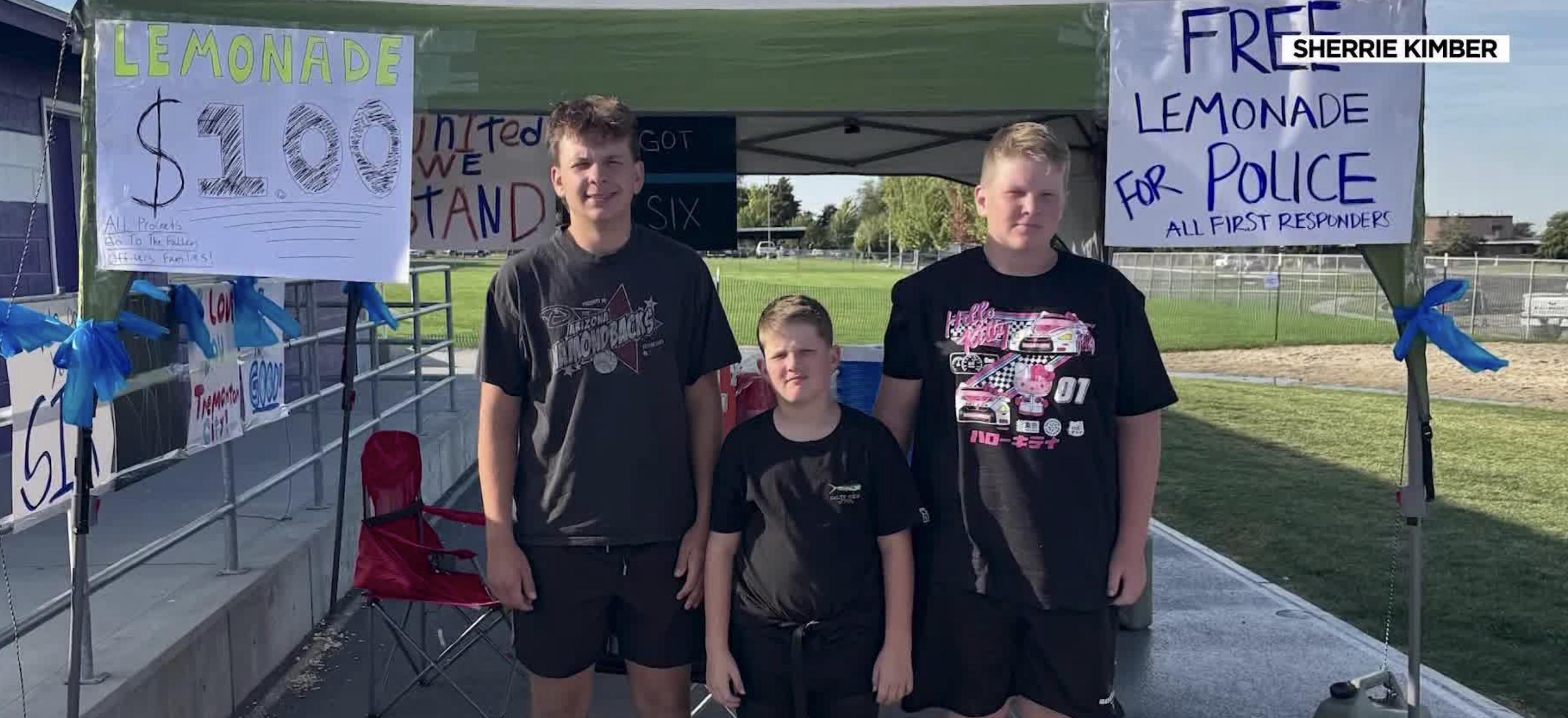 Teens hold lemonade stand fundraiser for fallen police officers