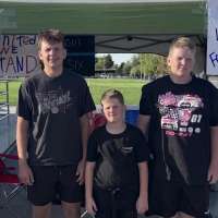 Teens hold lemonade stand fundraiser for fallen police officers