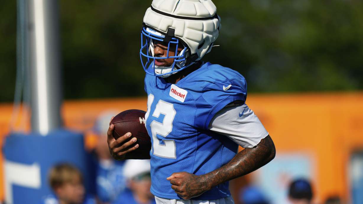 Detroit Lions wide receiver Tim Patrick runs drills during an NFL football practice Monday, July 28, 2025, in Allen Park, Mich.