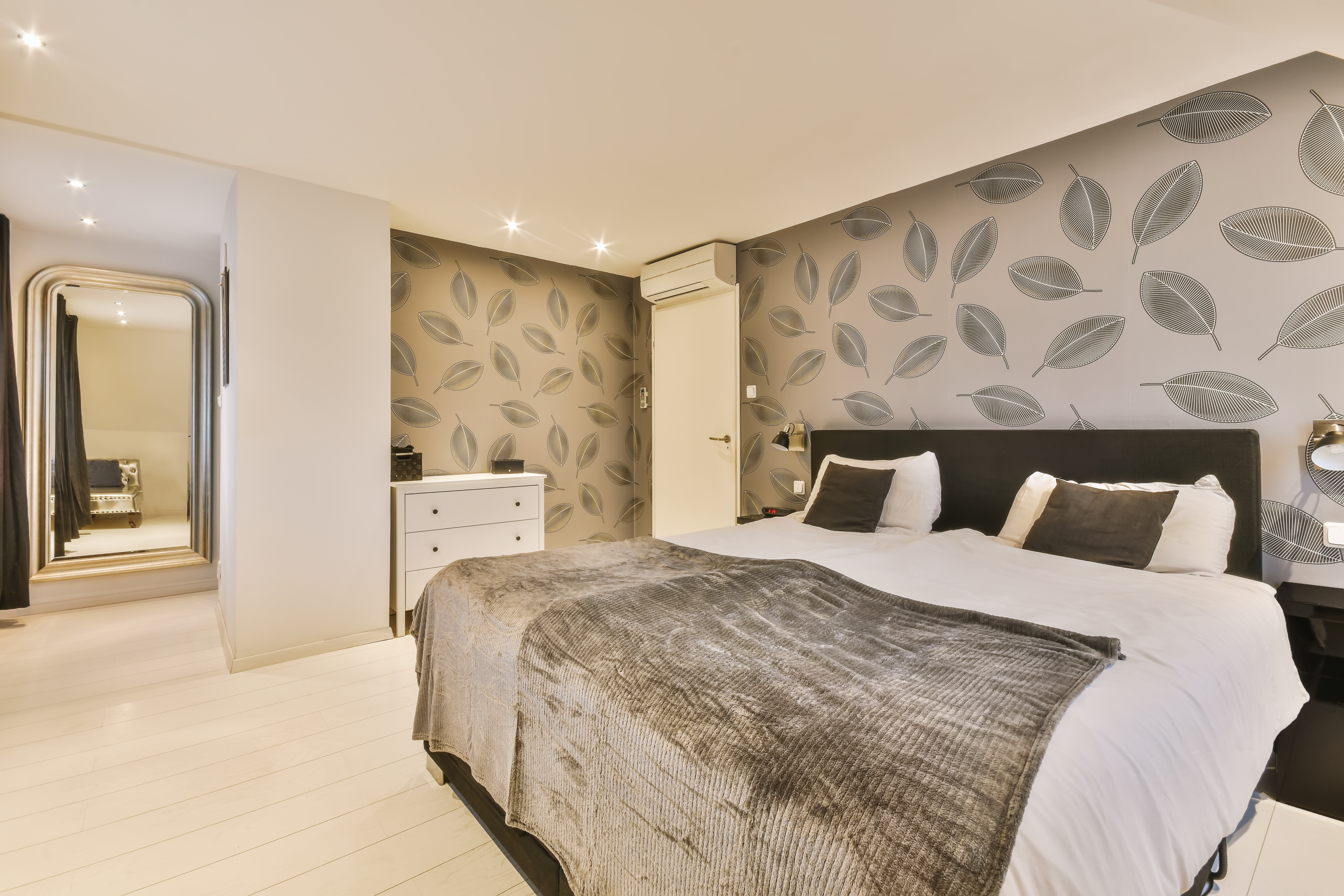 Wallpaper is back: 7 top trends for 2025