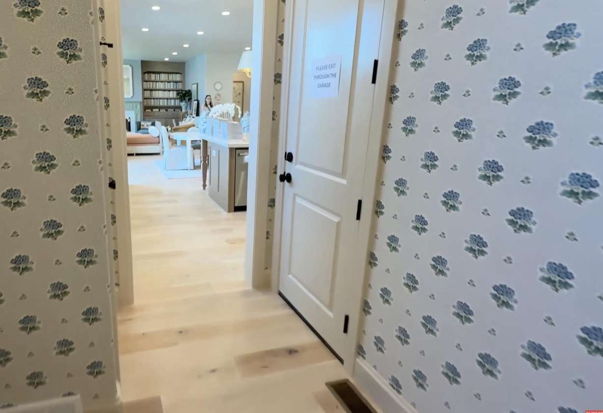 Wallpaper is back: 7 top trends for 2025