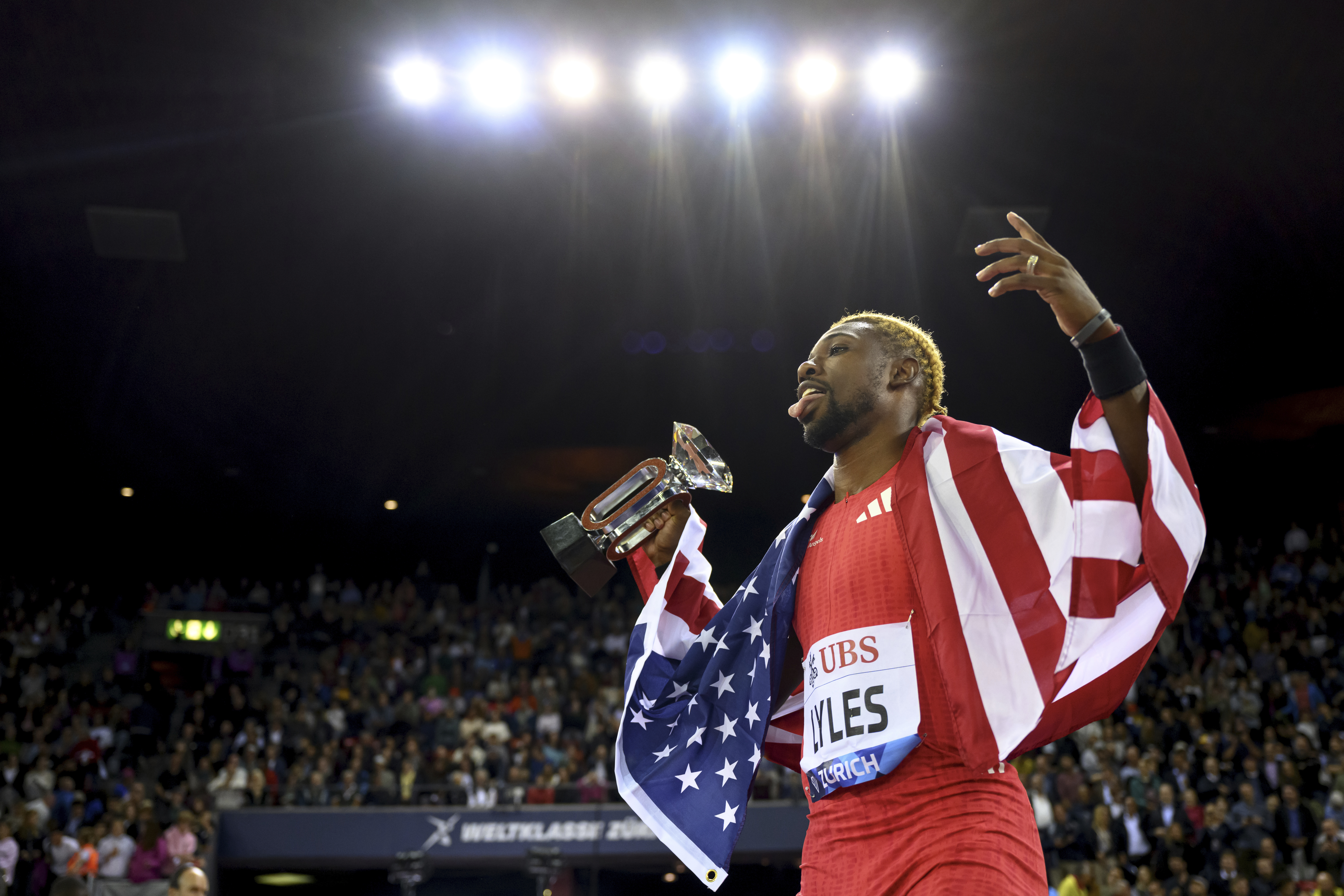 Noah Lyles of the US celebrates winning the men's 200m competition during the World Athletics Diamond League final 2025 athletics meeting in Zurich, Switzerland, Thursday, Aug. 28, 2025. 
