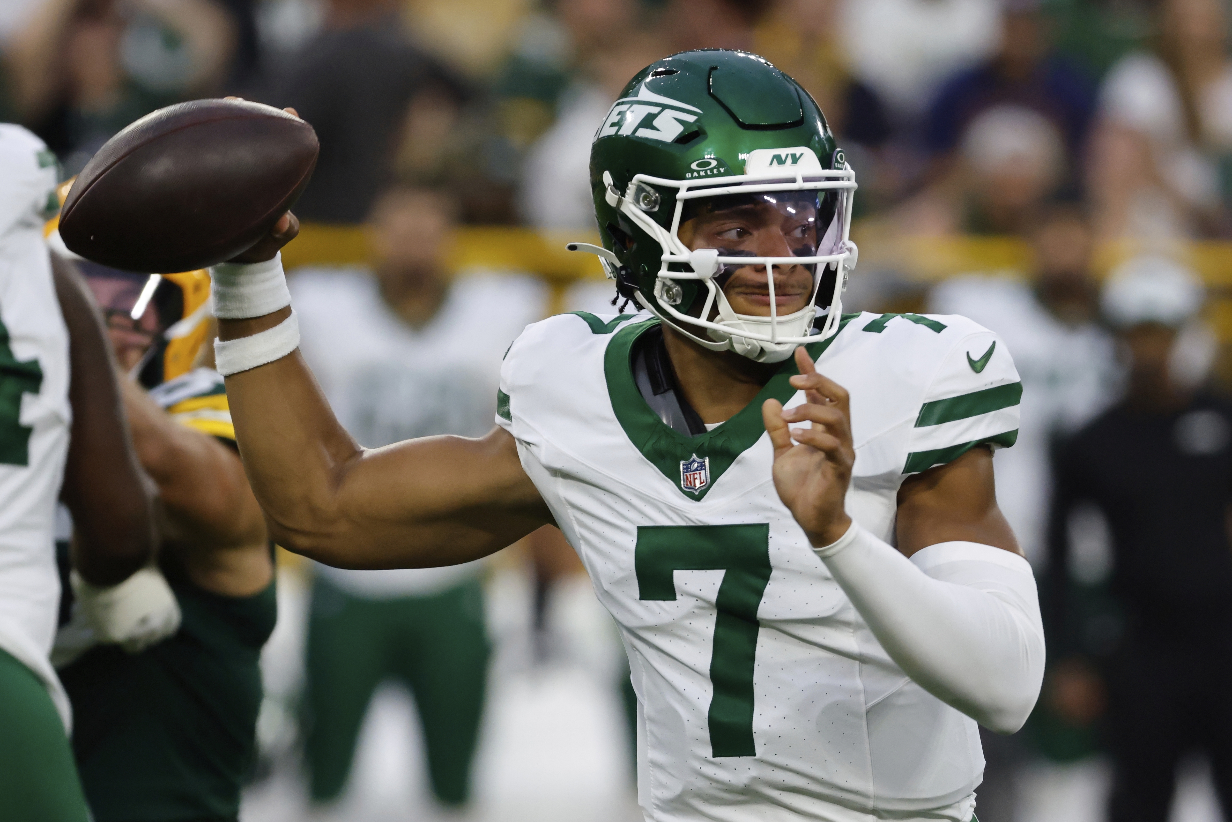 New York Jets' Justin Fields thorws during the first half of a preseason NFL football game against the Green Bay Packers Saturday, Aug. 9, 2025, in Green Bay, Wis. 