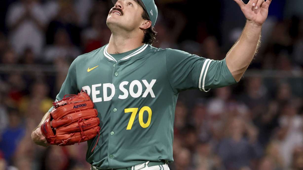 Boston Red Sox pitcher Payton Tolle gestures to the sky while walking to the dugout after being pulled during the sixth inning of a baseball game against the Pittsburgh Pirates, Friday, Aug. 29, 2025, in Boston.