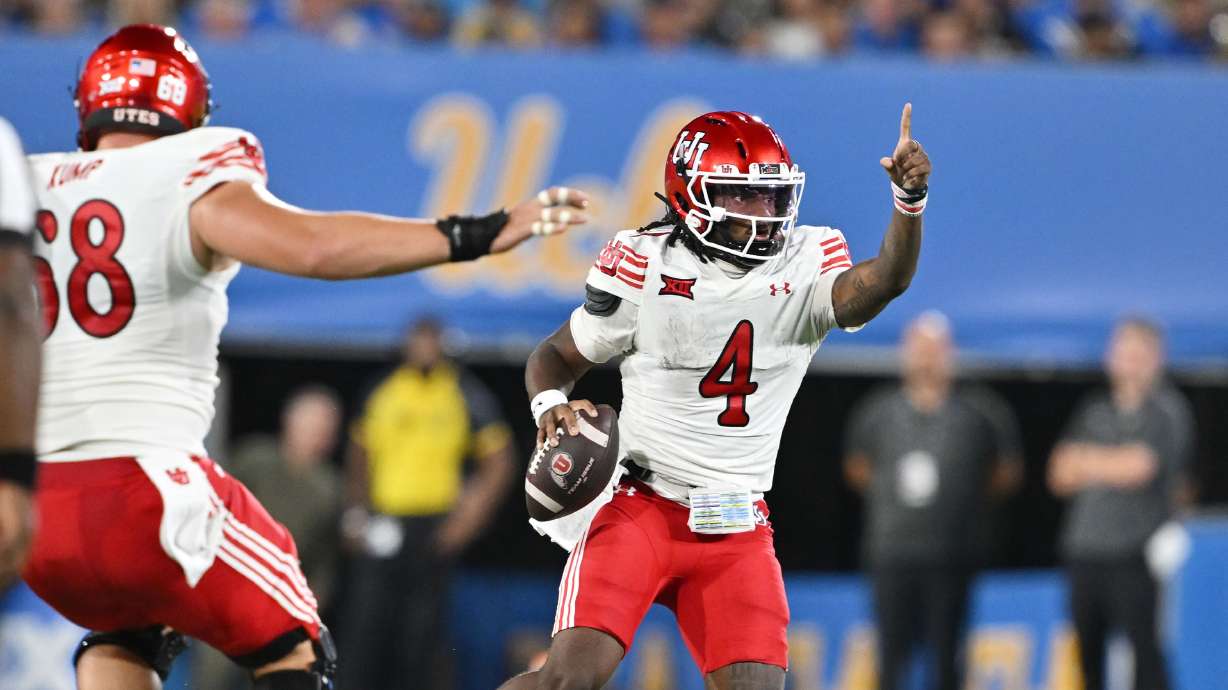 Utah Utes quarterback Devon Dampier (4) directs traffic as Utah and UCLA play at the Rose Bowl in Pasadena, Calif., on Saturday, Aug. 30, 2025.