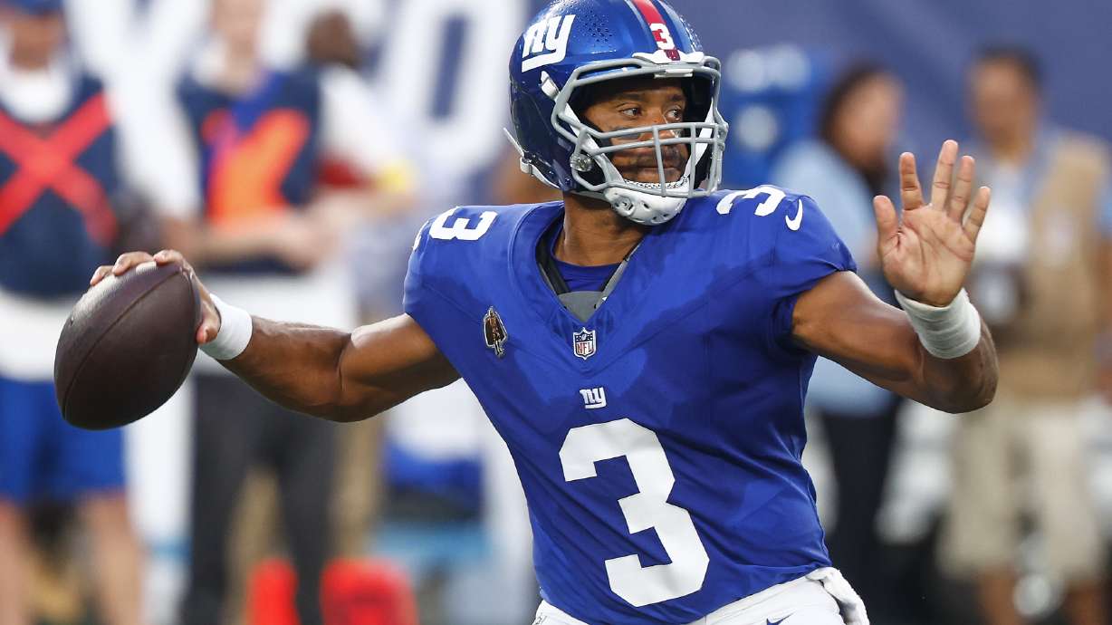 New York Giants quarterback Russell Wilson (3) passes the ball against the New York Jets during the first quarter of an NFL football game, Saturday, Aug. 16, 2025, in East Rutherford, N.J.