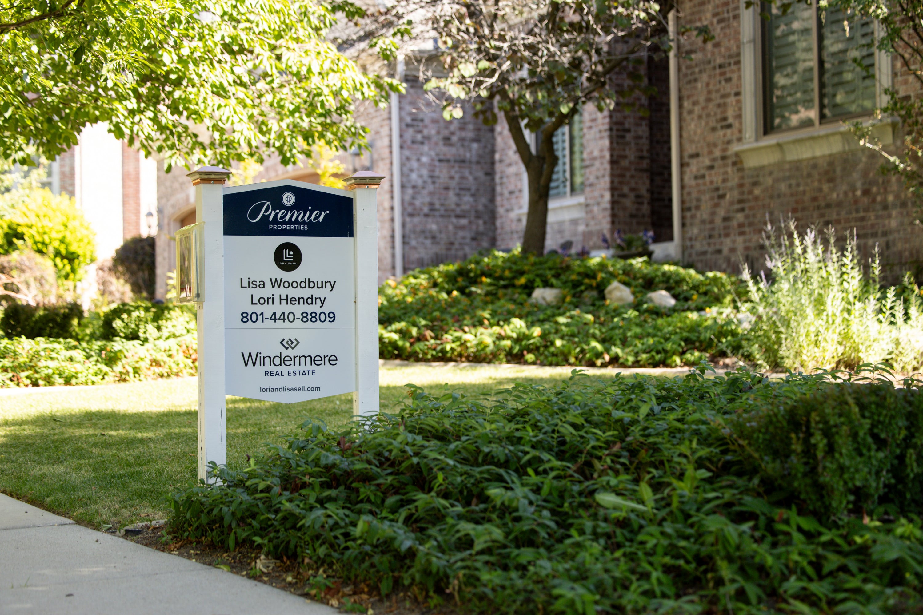 "Mortgage rates tumble," the Federal Home Loan Mortgage Corporation declared Thursday, but experts say home sales still aren't surging as affordability remains an issue.