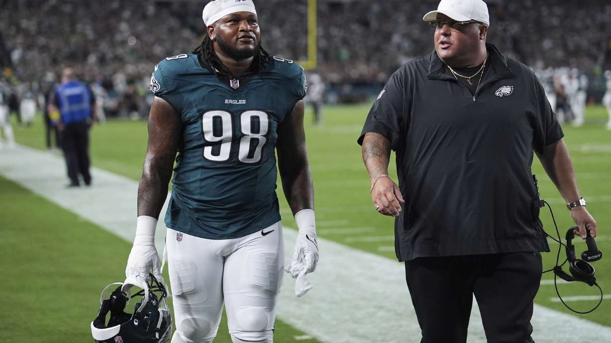Philadelphia Eagles defensive tackle Jalen Carter (98) walks off the field after being disqualified for unsportsman like conduct before an NFL football game against the Dallas Cowboys Thursday, Sept. 4, 2025, in Philadelphia.