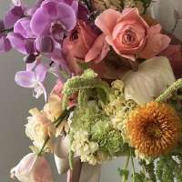 Popular Utah floral arranger travels the world for weddings
