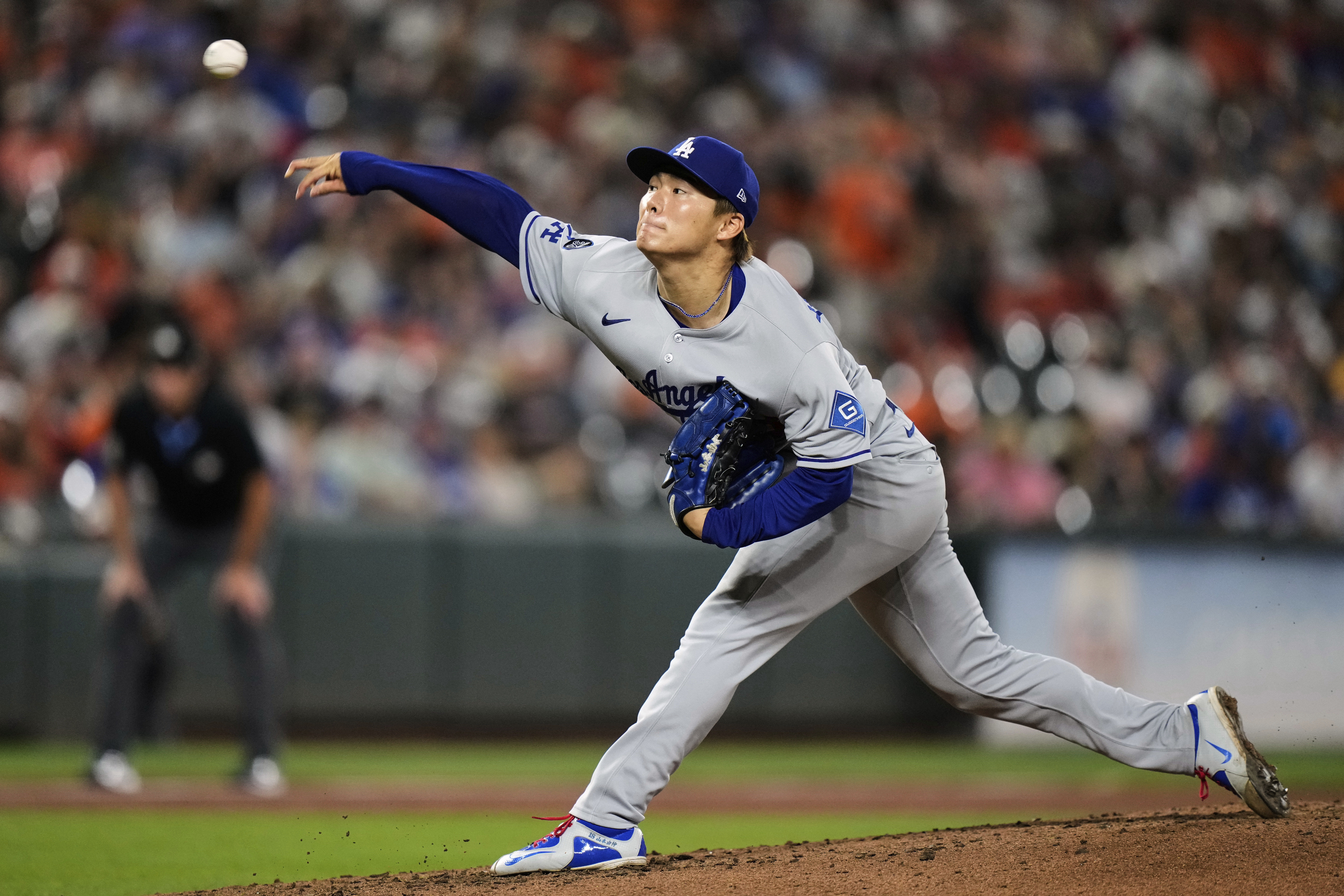 Los Angeles Dodgers starting pitcher Yoshinobu Yamamoto delivers during the third inning of a baseball game against the Baltimore Orioles, Saturday, Sept. 6, 2025, in Baltimore.