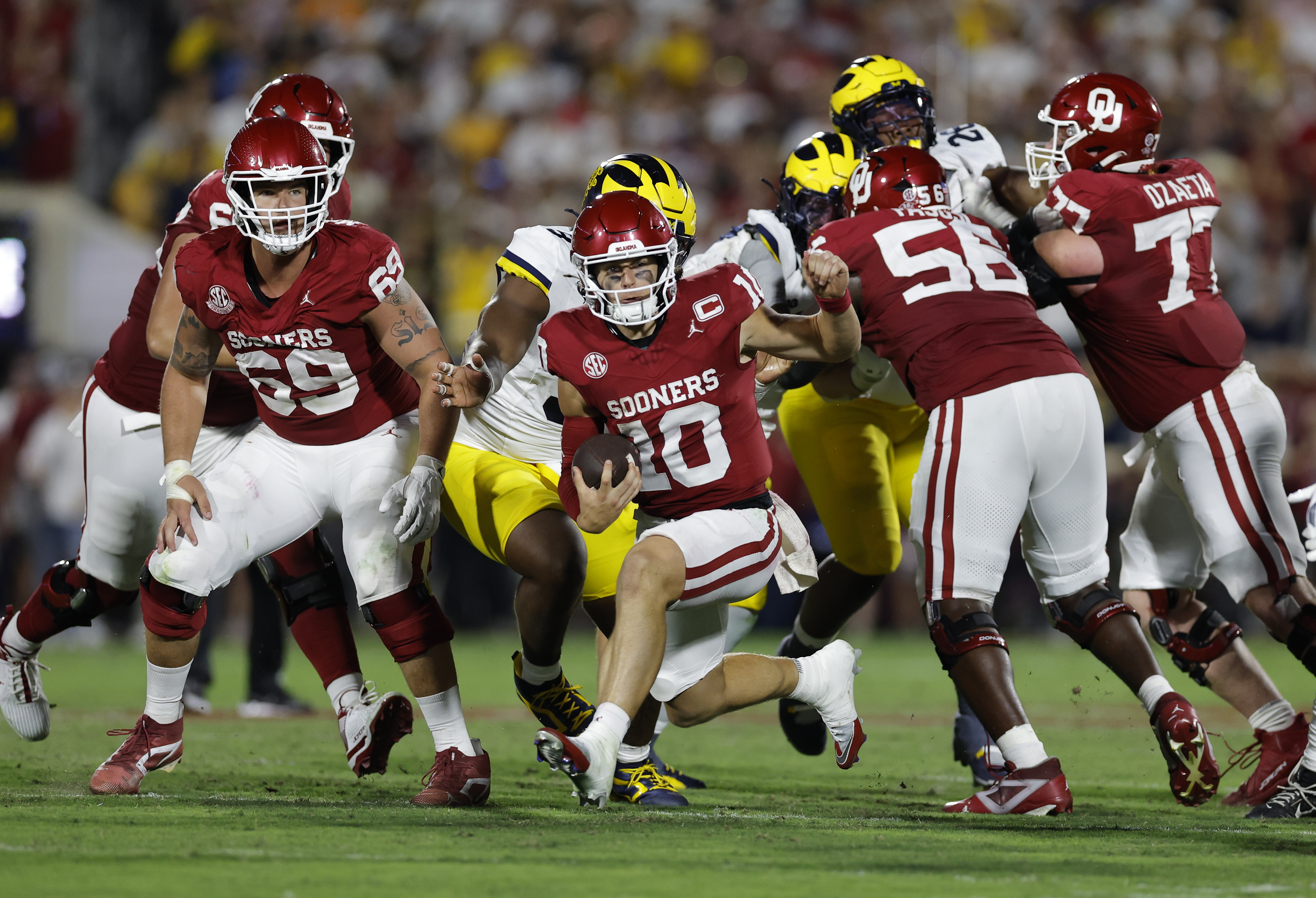 Oklahoma quarterback John Mateer (10) runs the ball against Michigan during the first half of an NCAA college football game Saturday, Sept. 6, 2025, in Norman, Okla. 
