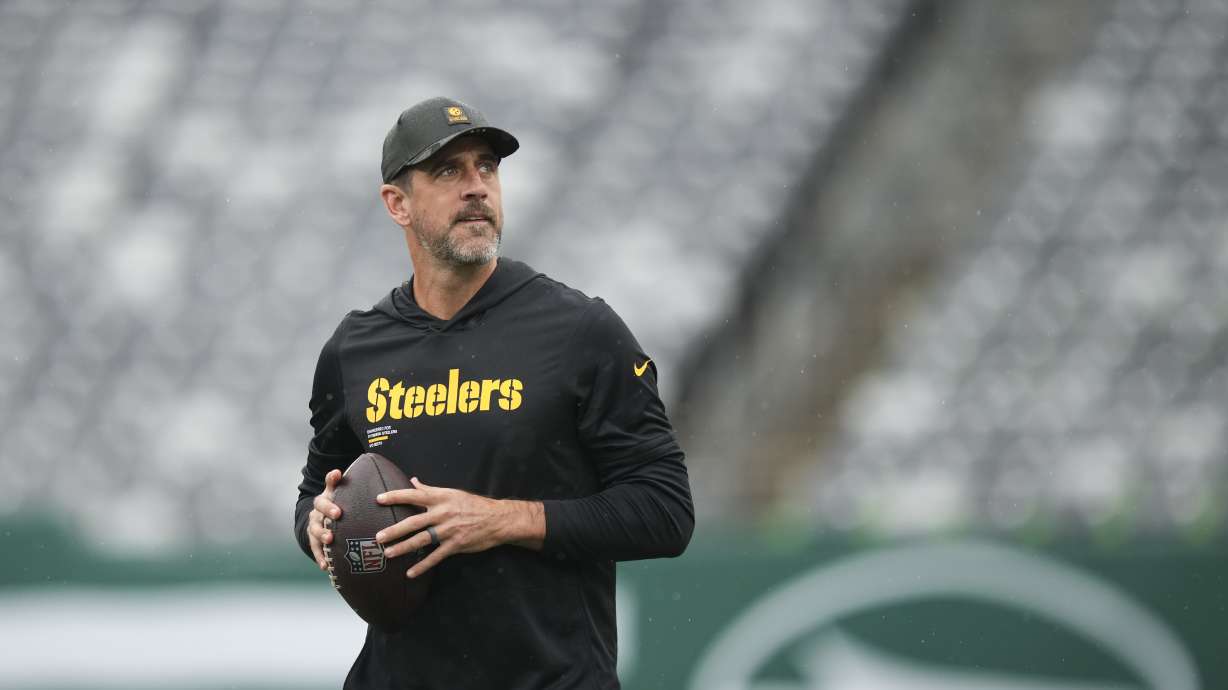 Pittsburgh Steelers quarterback Aaron Rodgers works out prior to an NFL football game against the New York Jets Sunday, Sept. 7, 2025, in East Rutherford, N.J.