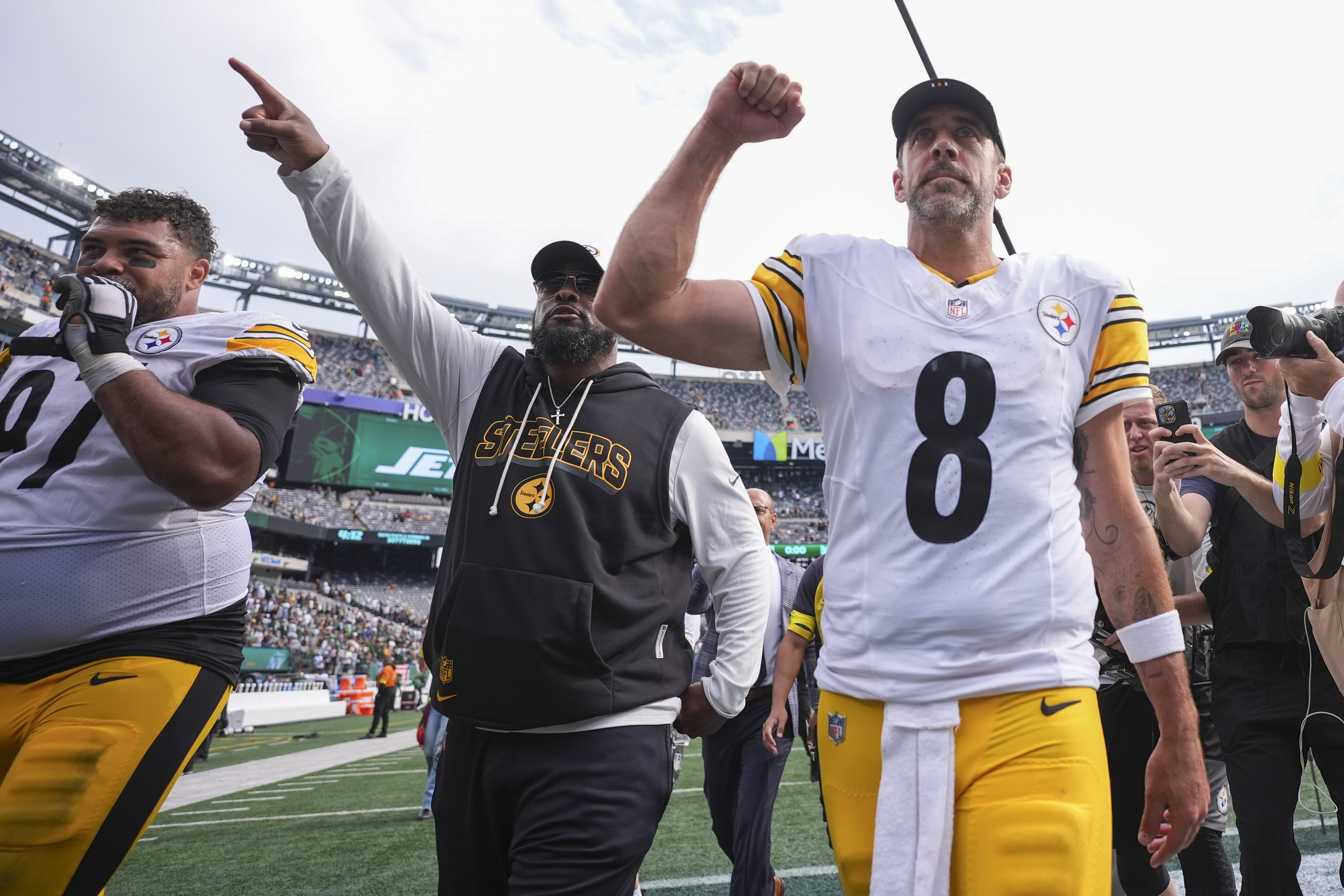 Pittsburgh Steelers defensive tackle Cam Heyward (97), head coach Mike Tomlin, center, and quarterback Aaron Rodgers (8) leave the field following an NFL football game against the New York Jets Sunday, Sept. 7, 2025, in East Rutherford, N.J.