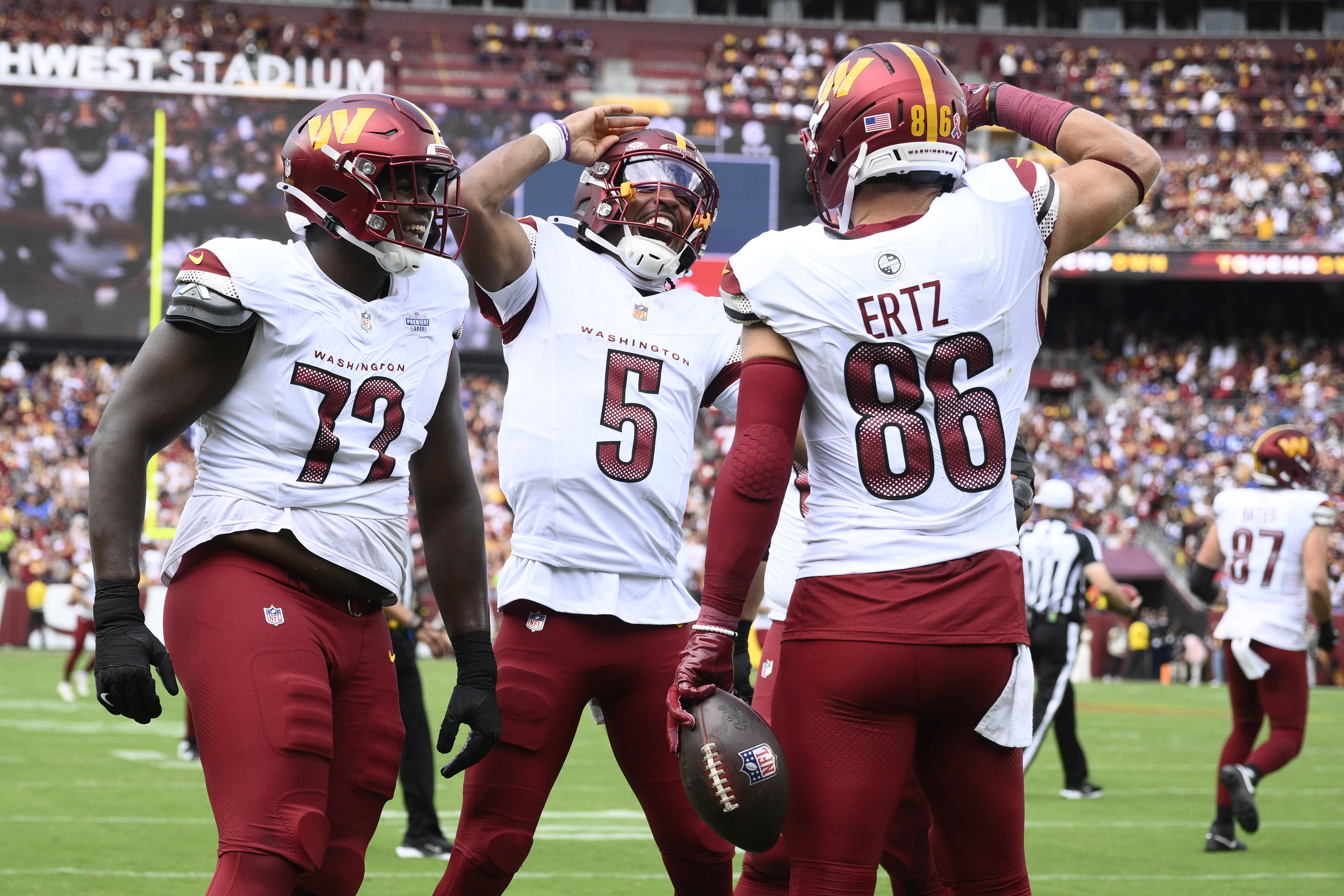 Washington Commanders tight end Zach Ertz (86) celebrating his touchdown with quarterback Jayden Daniels (5) and offensive tackle Josh Conerly Jr. (72) during the first half of an NFL football game against the New York Giants, Sunday, Sept. 7, 2025, in Landover, Md. 
