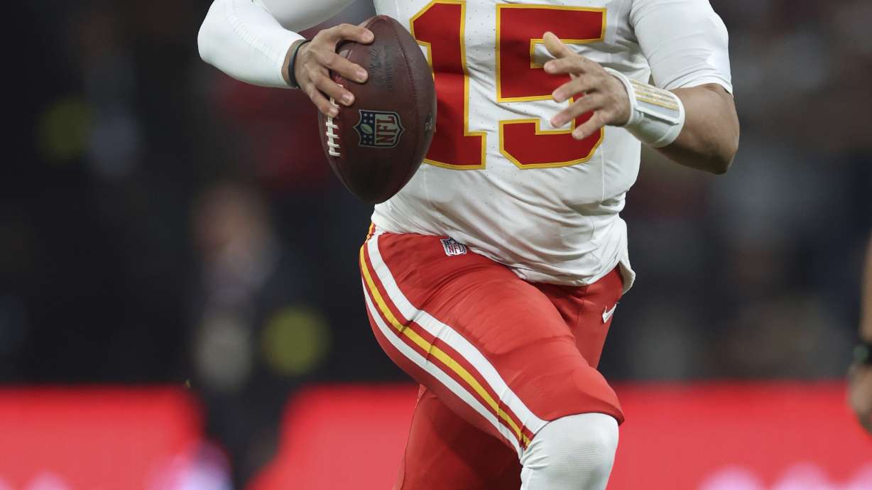 Kansas City Chiefs quarterback Patrick Mahomes plays against the Los Angeles Chargers during the first half of an NFL football game, Friday, Sept. 5, 2025, in Sao Paulo.