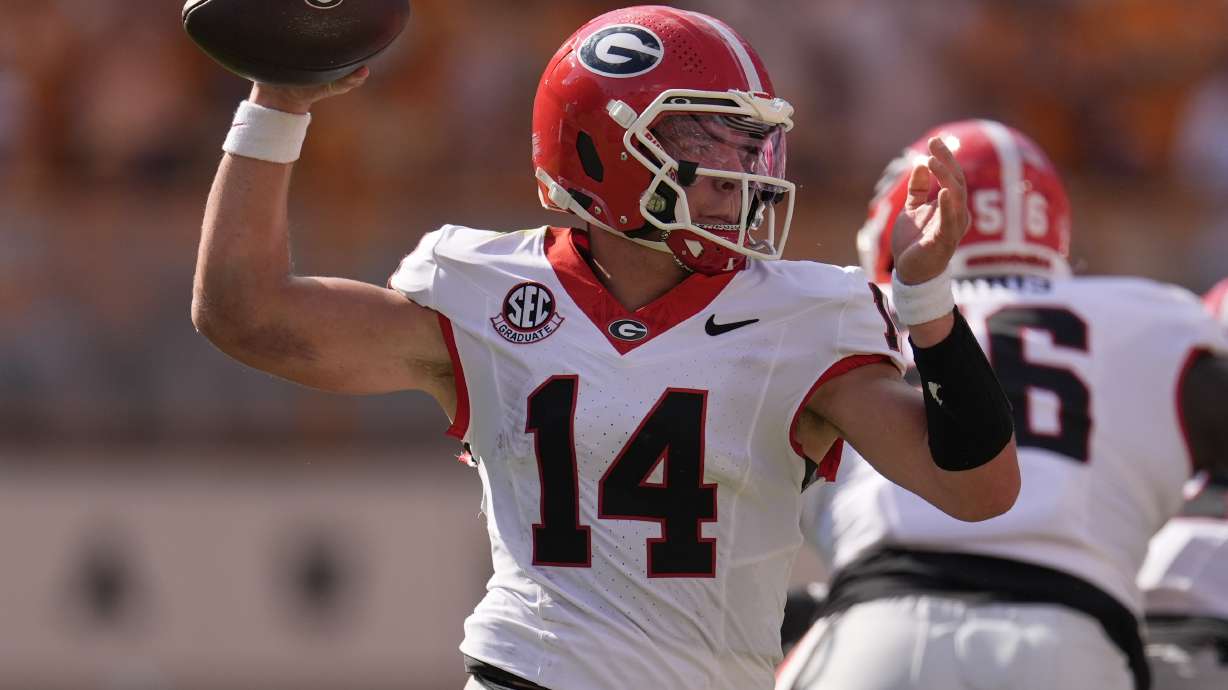 Georgia quarterback Gunner Stockton (14) looks to throw a pass during the first half of an NCAA college football game against Tennessee, Saturday, Sept. 13, 2025, in Knoxville, Tenn.