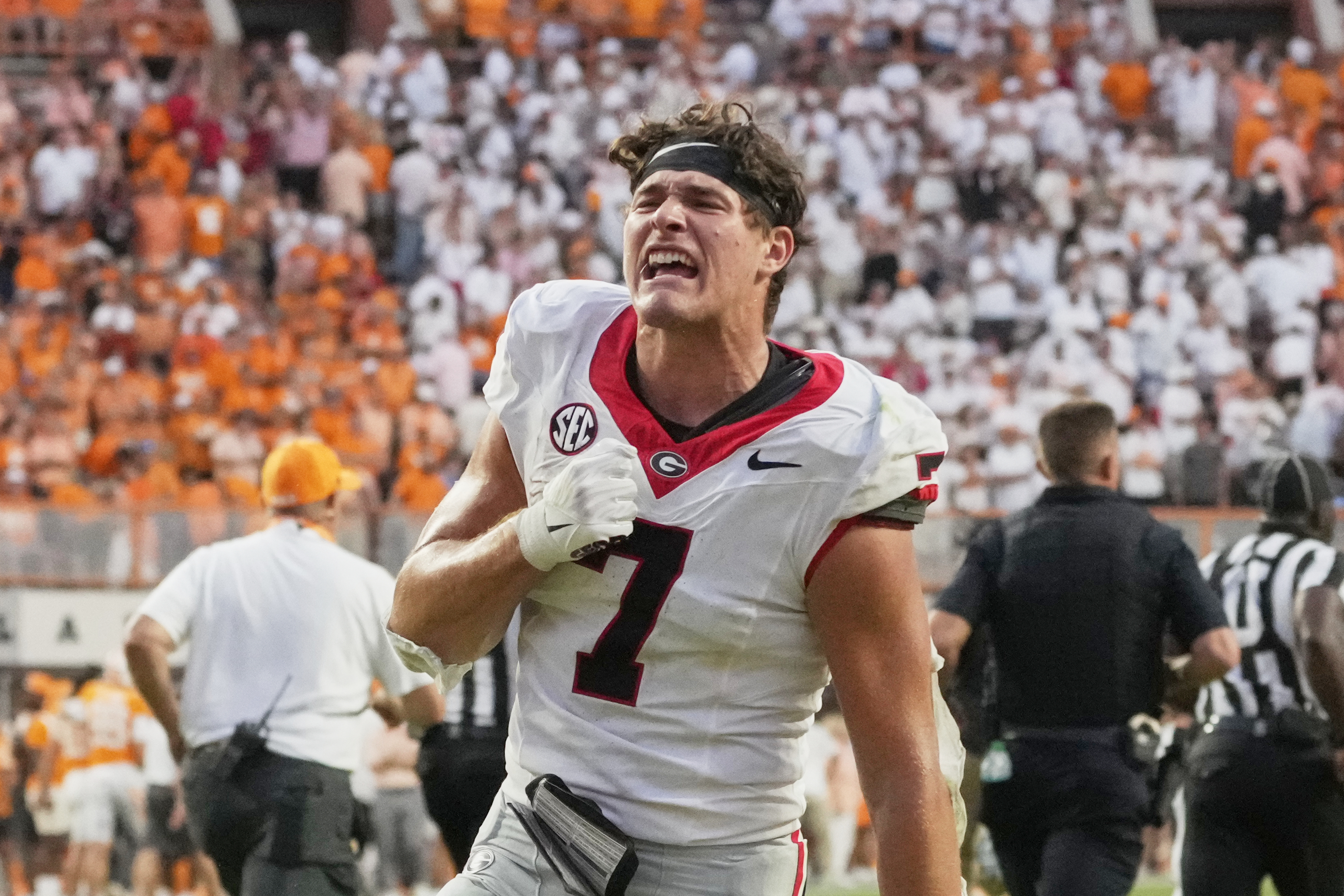 Georgia tight end Lawson Luckie (7) celebrates the team's overtime win after an NCAA college football game against Tennessee, Saturday, Sept. 13, 2025, in Knoxville, Tenn.