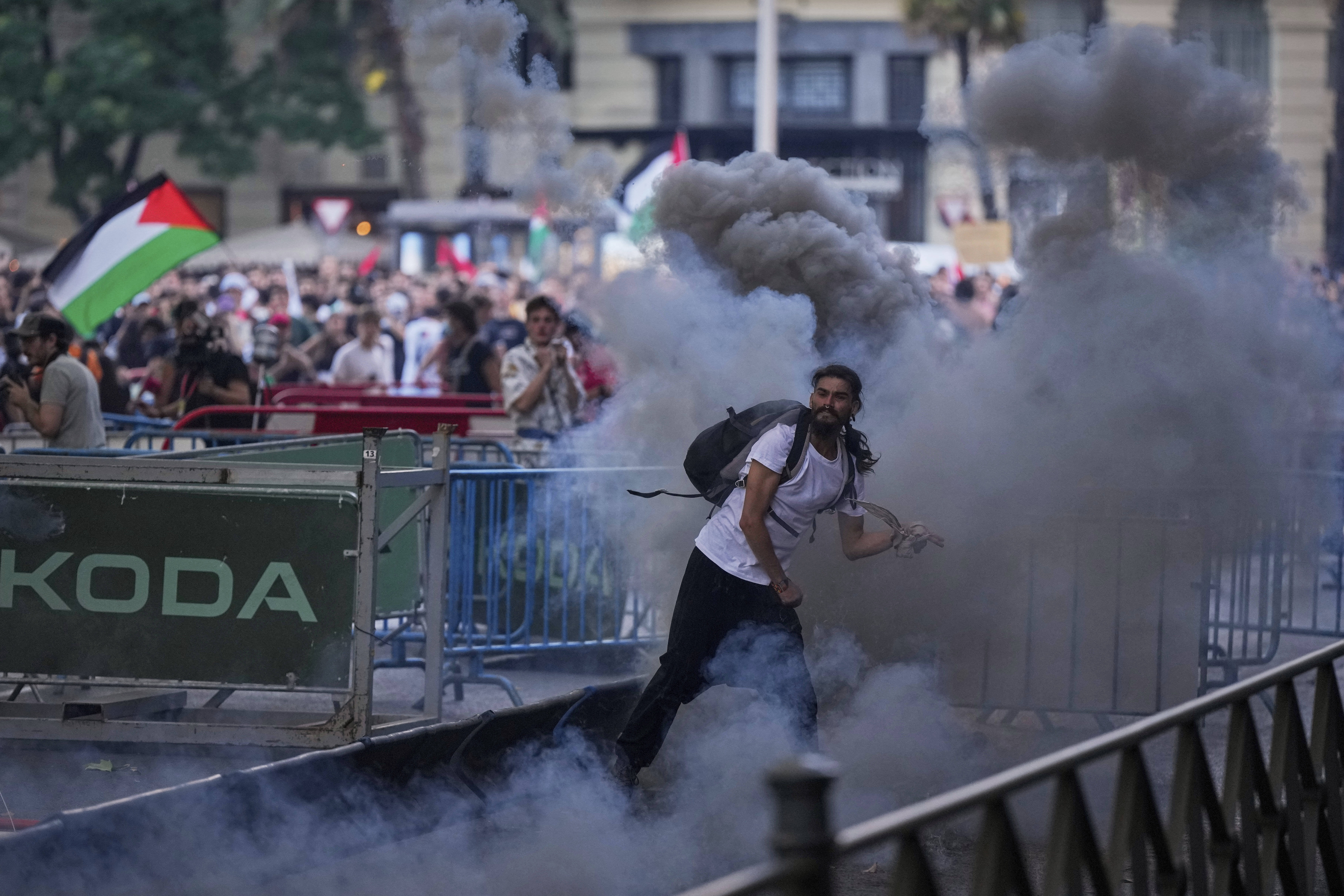 Protesters clash with police as they block the road trying to disrupt the twenty-first stage of the Spanish cycling race La Vuelta, from Alalpardo to Madrid, Spain, Sunday, Sept. 14, 2025. 