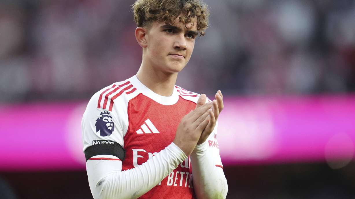 Arsenal's Max Dowman acknowledges the fans after the English Premier League soccer match between Arsenal and Leeds United at Emirates stadium in London, England, Saturday, Aug. 23, 2025.
