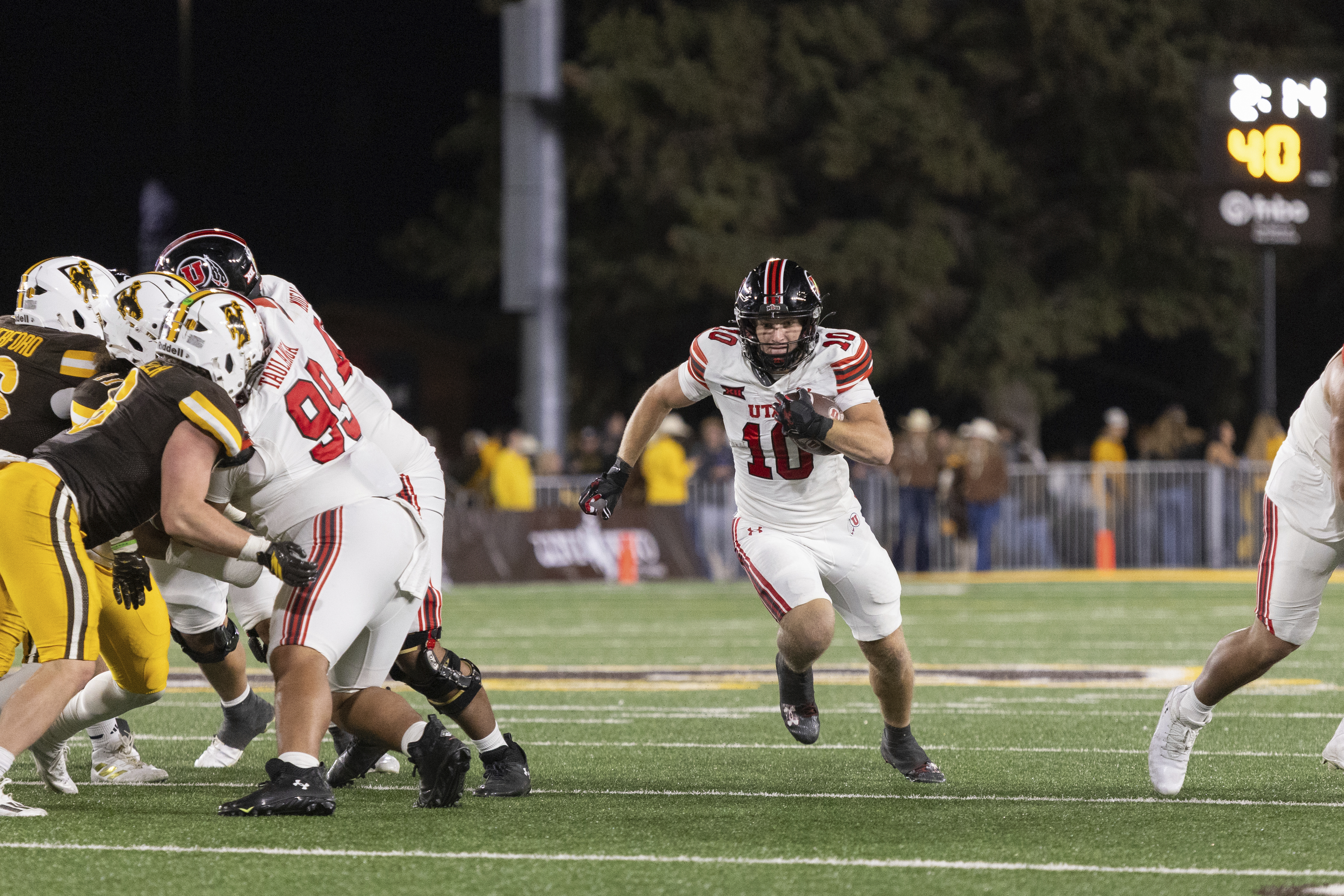 Utah tight end Hunter Andrews (10) during the second half of an NCAA college football game, Saturday, Sept. 13, 2025, in Laramie, Wyo.