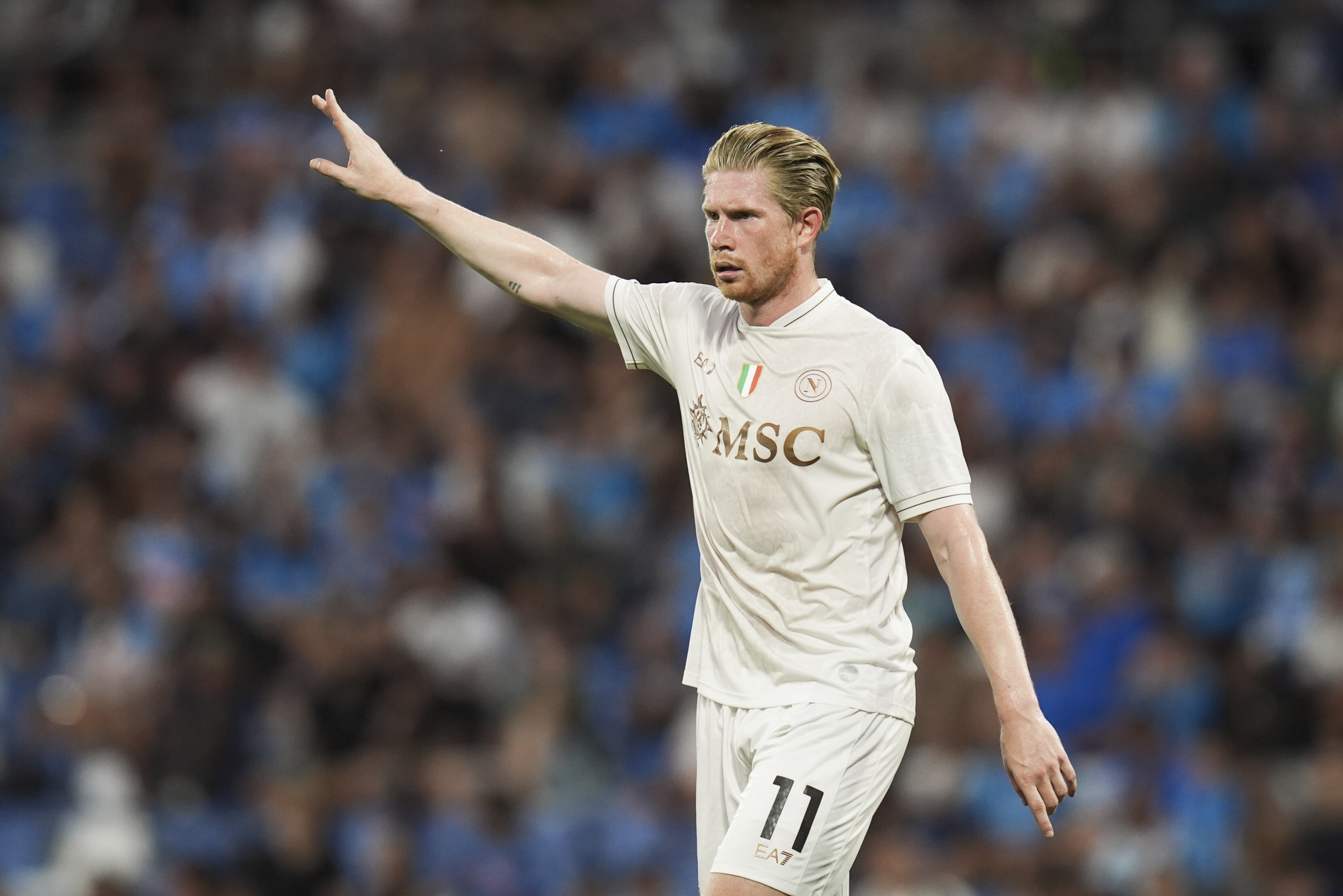 Napoli's Kevin De Bruyne shouts instructions to his teammates during the Serie A soccer match between Sassuolo and Napoli at the Mapei Stadium Città del Tricolore in Reggio Emilia, Italy, on Saturday, August 23, 2025. 