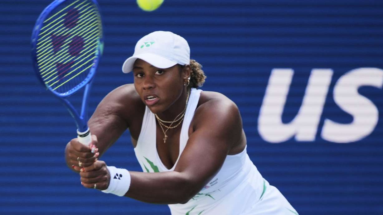 Taylor Townsend, of the United States, returns a shot against Barbora Krejcikova, of the Czech Republic, during the fourth round of the U.S. Open tennis championships, Sunday, Aug. 31, 2025, in New York.