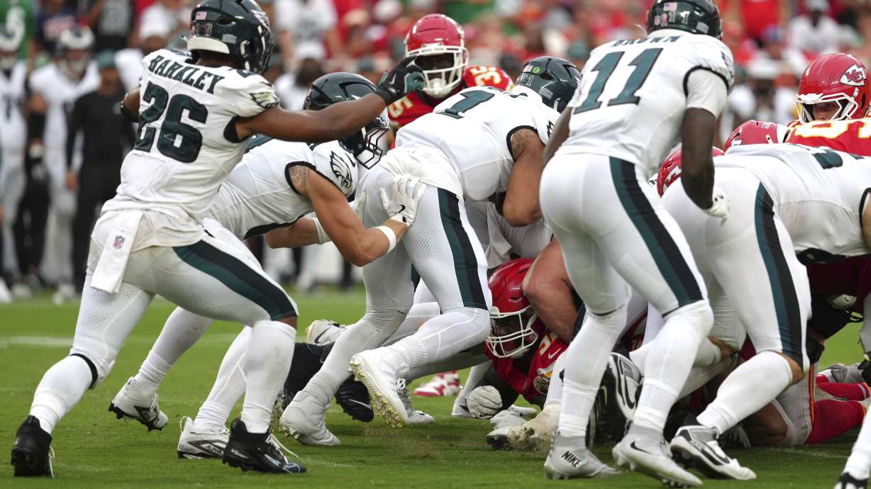 Philadelphia Eagles quarterback Jalen Hurts (1) gets a push from behind from Philadelphia Eagles tight end Grant Calcaterra (81) agains the Kansas City Chiefs in the second half during an NFL football game Sunday, Sept. 14, 2025, in Kansas City, Mo.