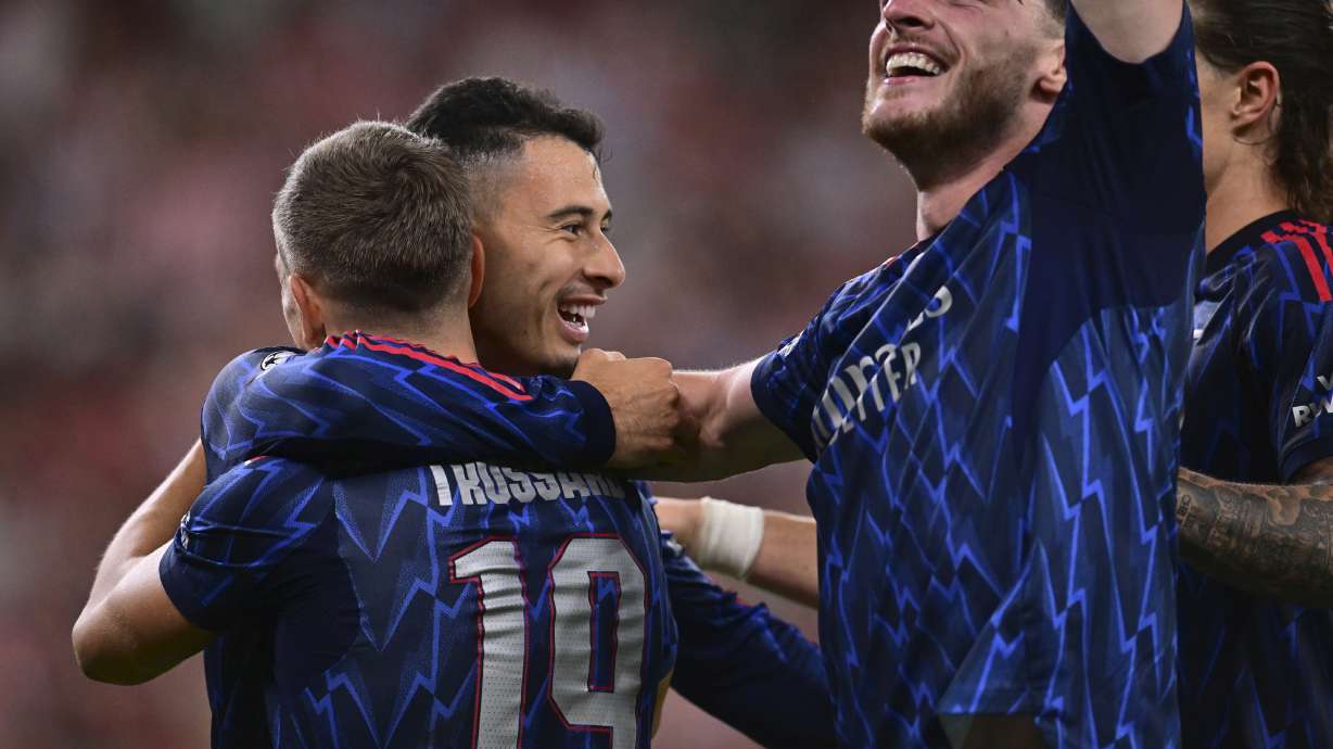 Arsenal's Leandro Trossard, foreground left, celebrates with teammates after scoring his side's second goal during the Champions League opening phase soccer match between Athletic Bilbao and Arsenal at the San Mames stadium in Bilbao, Spain, Tuesday, Sept. 16, 2025.