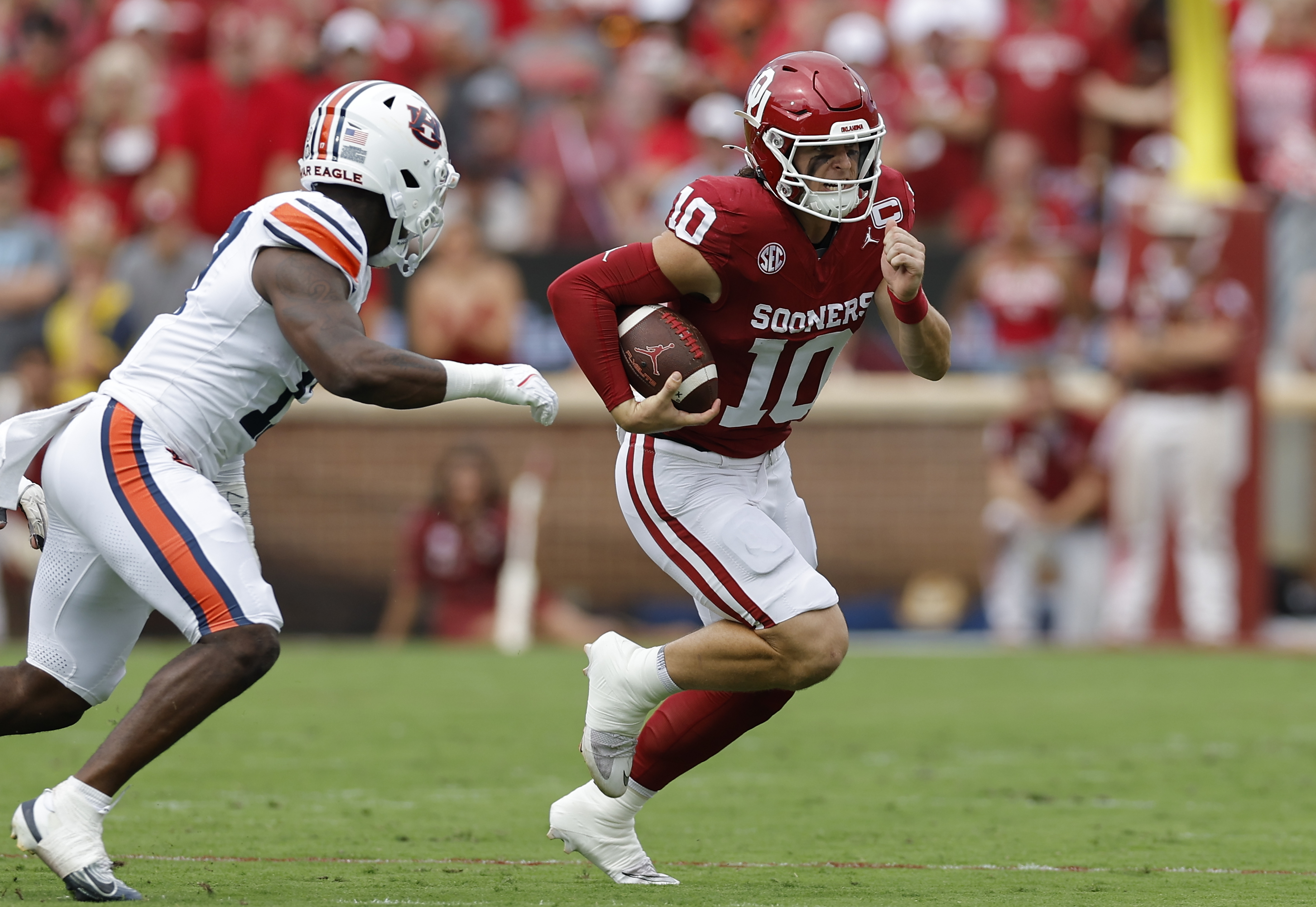 Oklahoma quarterback John Mateer (10) runs the ball for a first down against Auburn during the first half of an NCAA college football game Saturday, Sept. 20, 2025, in Norman, Okla. 