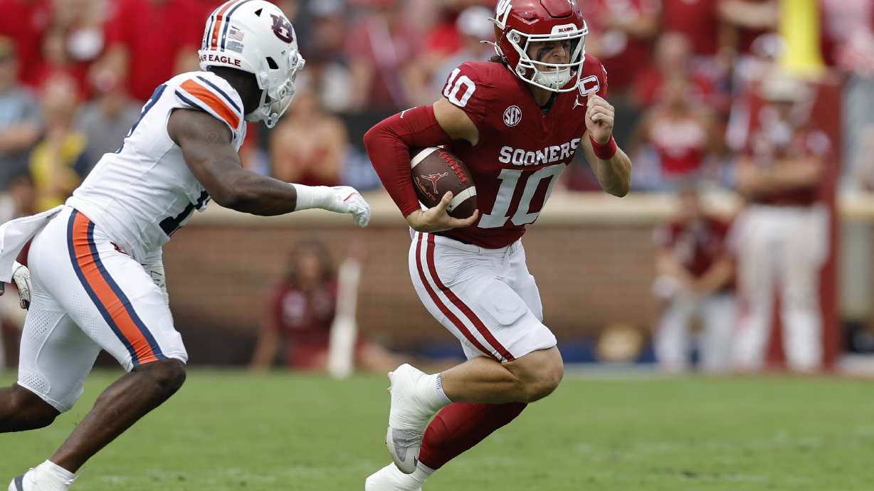 Oklahoma quarterback John Mateer (10) runs the ball for a first down against Auburn during the first half of an NCAA college football game Saturday, Sept. 20, 2025, in Norman, Okla.