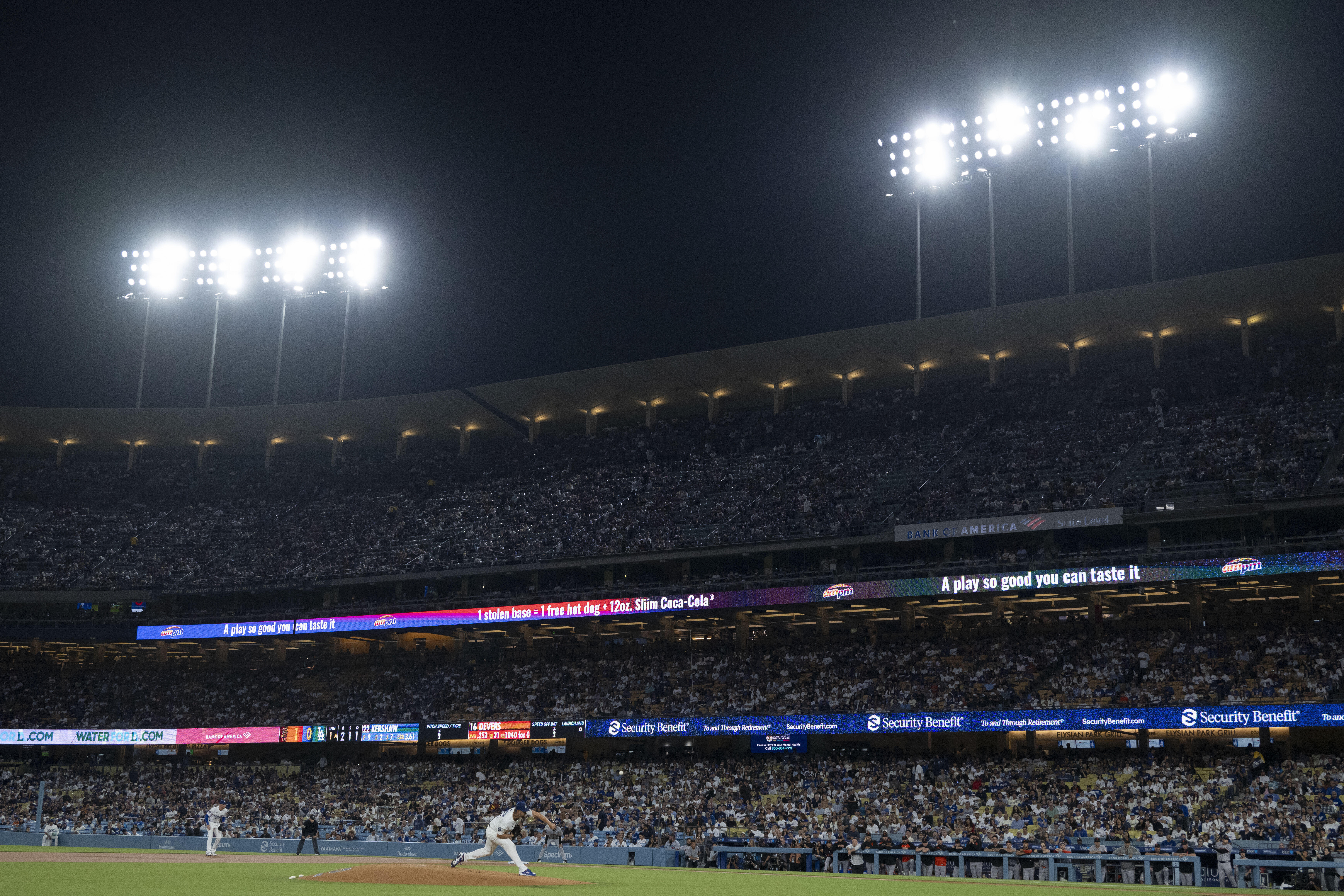 Los Angeles Dodgers starting pitcher Clayton Kershaw (22) delivers during the first inning of a baseball game against the San Francisco Giants in Los Angeles, Friday, Sept. 19, 2025. 