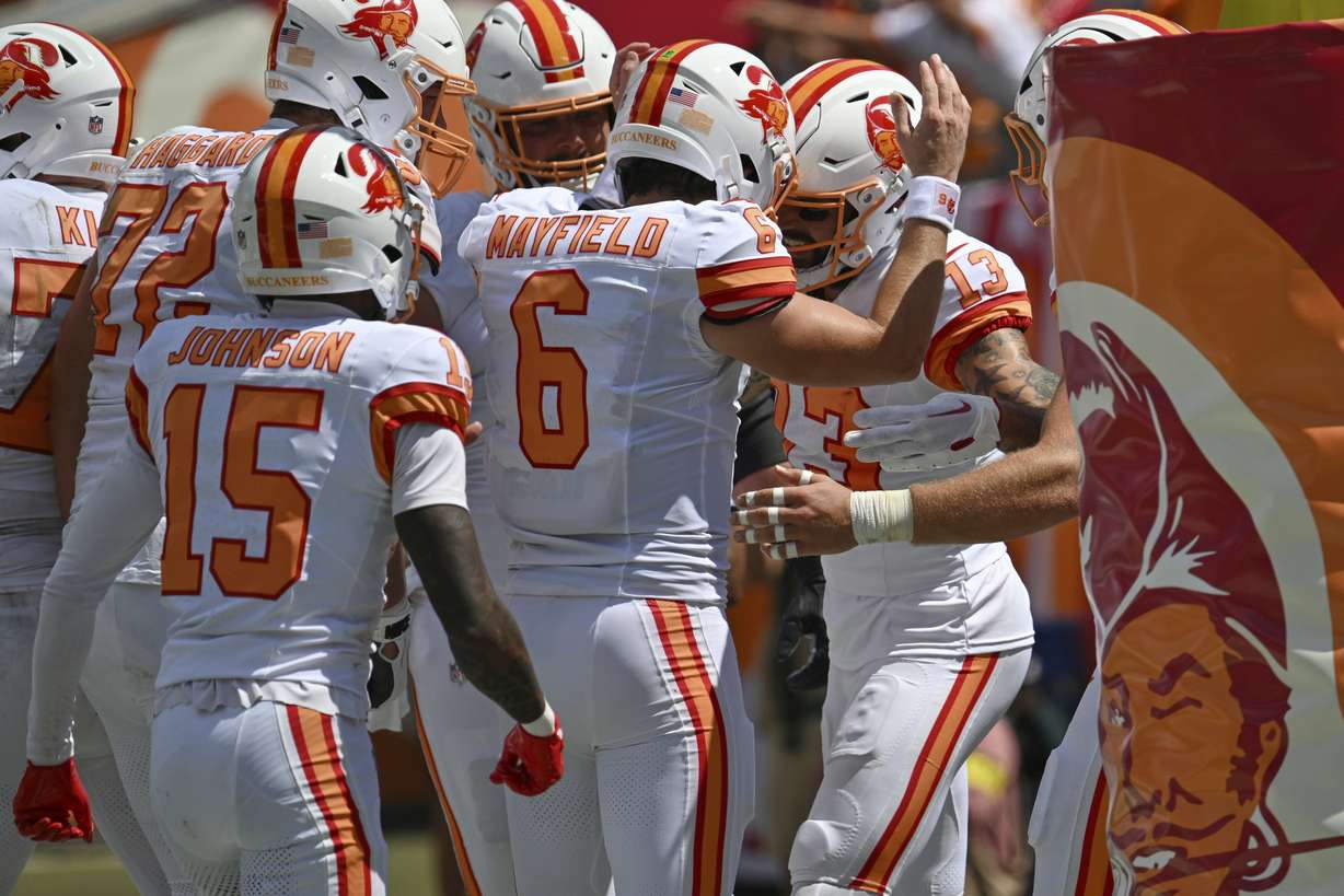Tampa Bay Buccaneers quarterback Baker Mayfield (6) celebrates with wide receiver Mike Evans (13) after Evans scored a touchdown during the first half of an NFL football game against the New York Jets Sunday, Sept. 21, 2025, in Tampa, Fla.