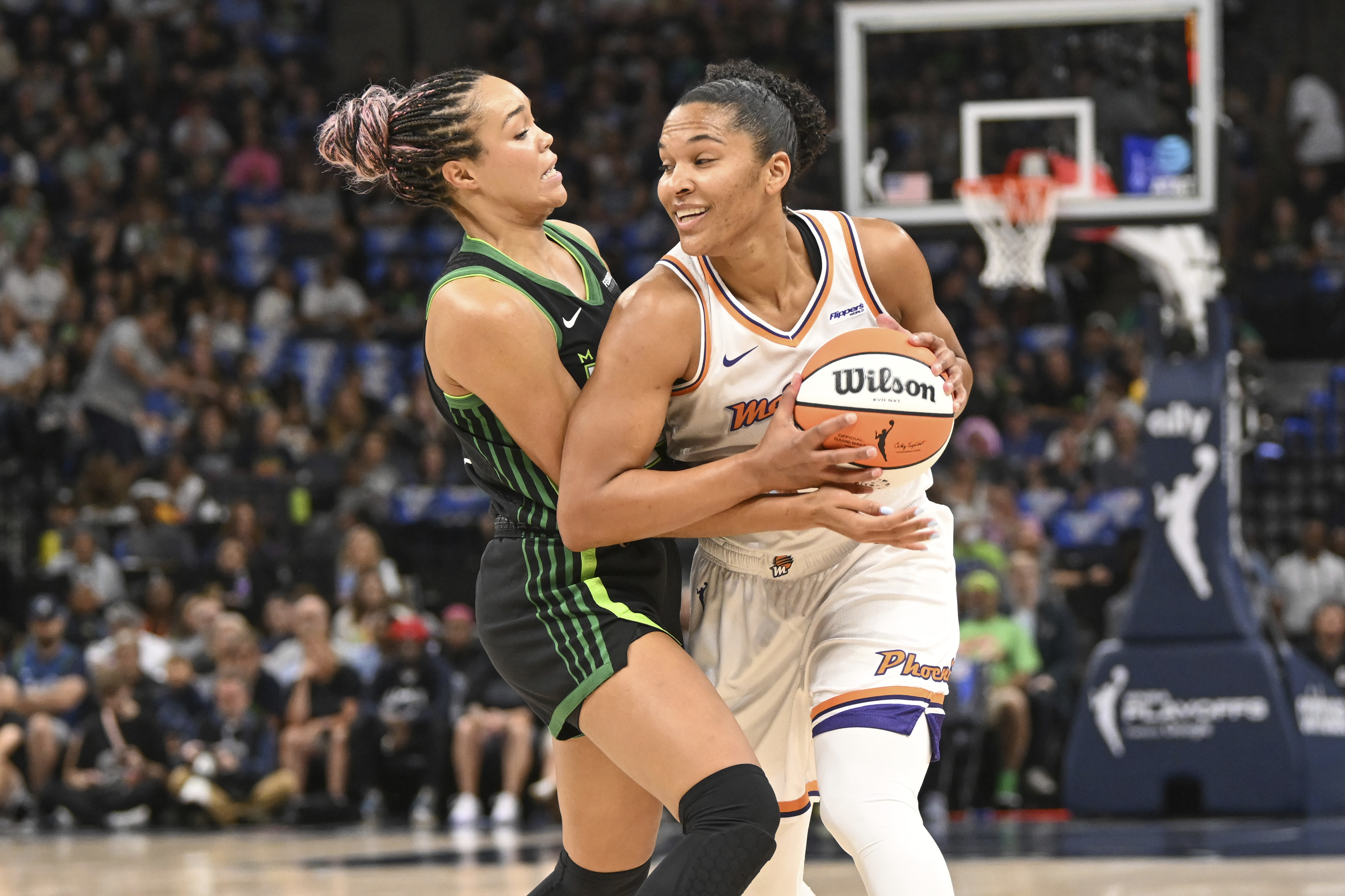 Williams scores 23 as Lynx win Game 1 of semifinals over