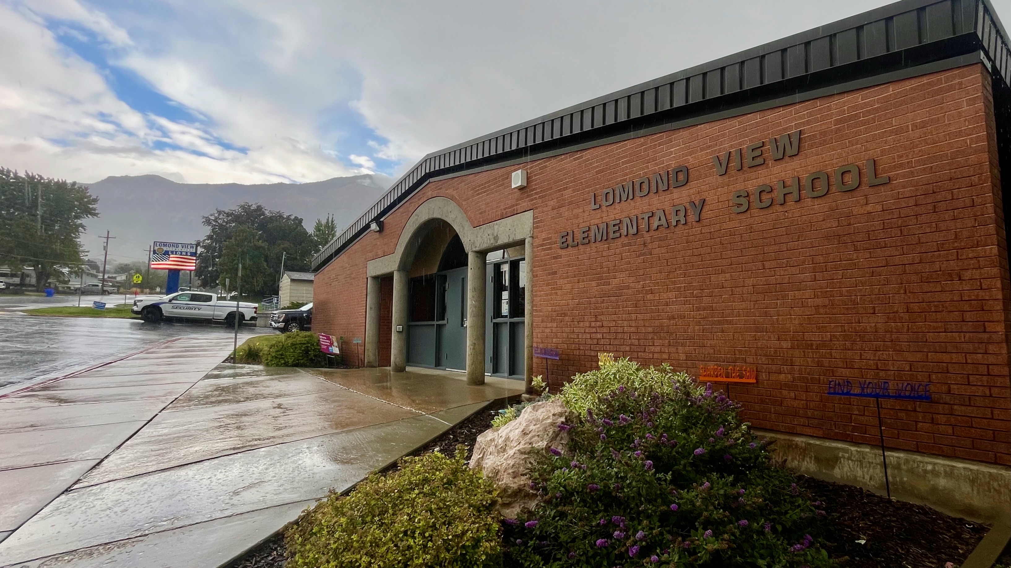 Boosters of Lomond View Elementary in Pleasant View demonstrated on Monday outside the school against talk of shuttering the facility.