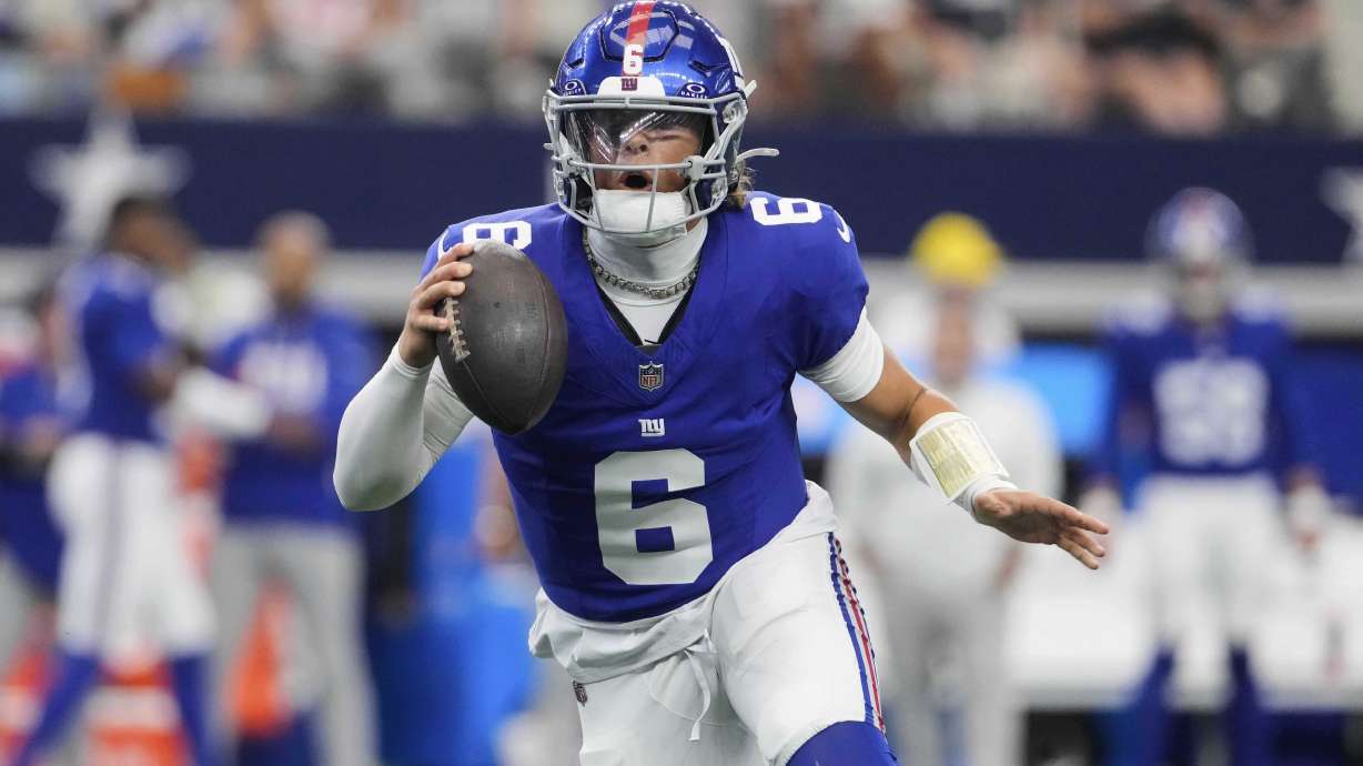 New York Giants quarterback Jaxson Dart (6) scrambles out of the pocket in the second half of an NFL football game against the Dallas Cowboys Sunday, Sept. 14, 2025, in Arlington, Texas.