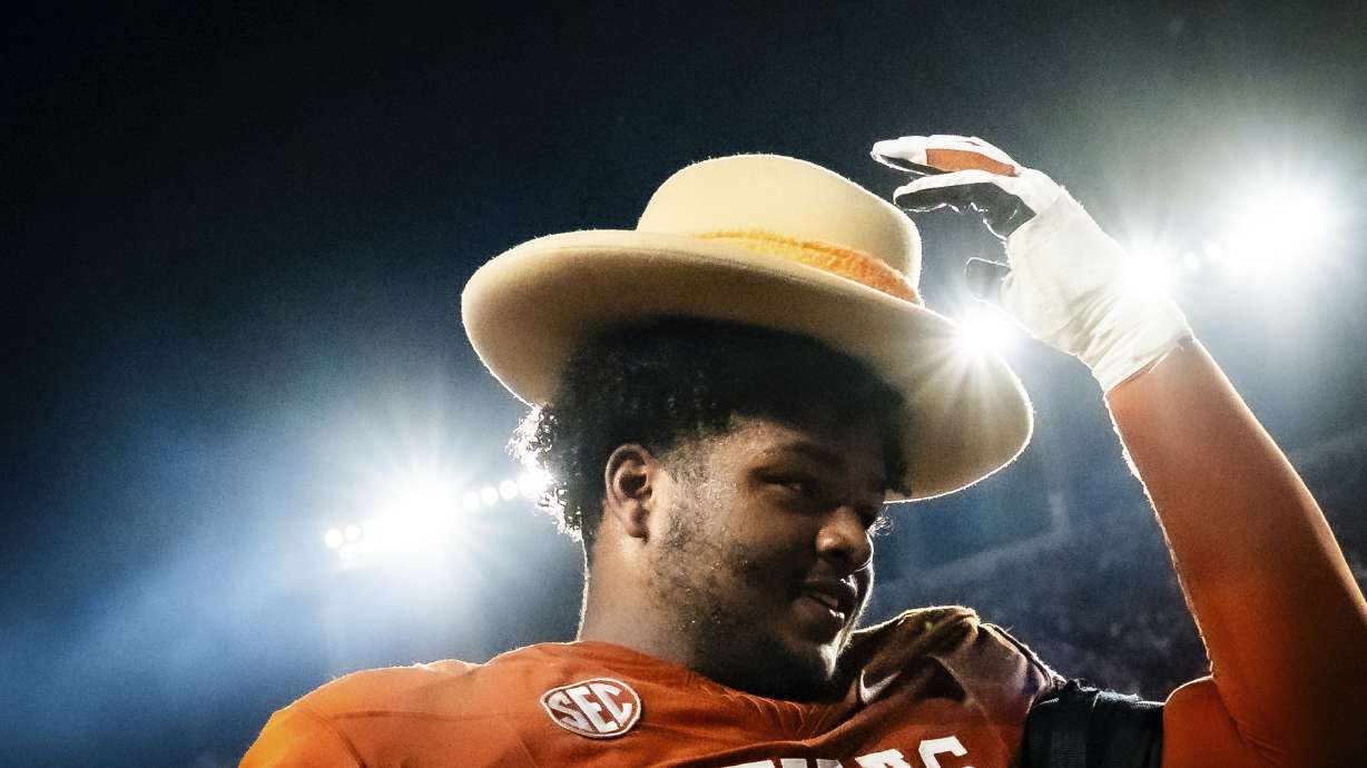 Texas Longhorns tight end Nick Townsend (81) celebrates after the Texas Longhorns' game against the Sam Houston State Bearkats in Austin, Saturday, Sept. 20, 2025.